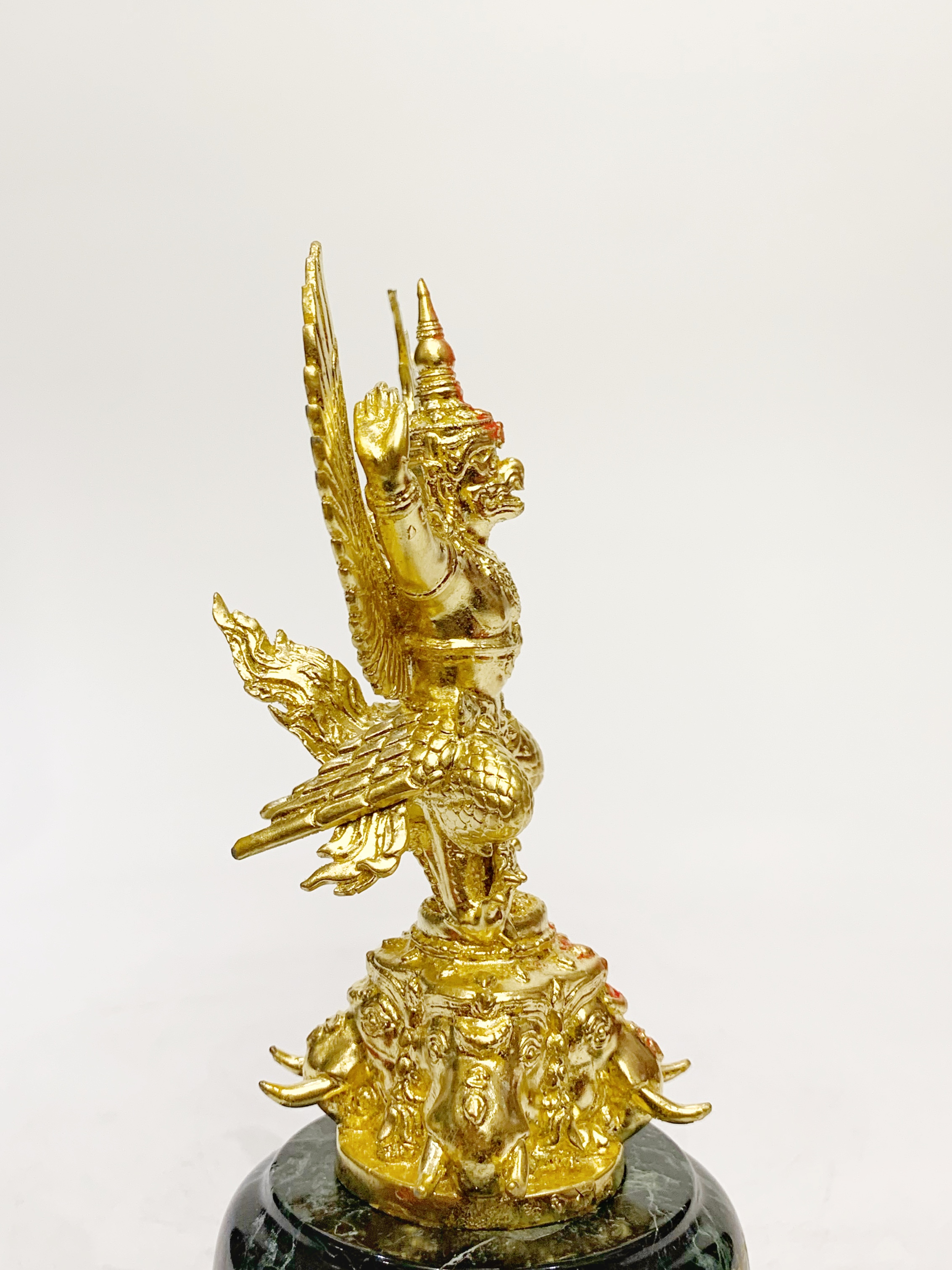 พญาครุฑ องค์บูชา รุ่น มหาเศรษฐี สูง 8 นิ้ว (ขนาดกลาง) พร้อมฐานมะค่า