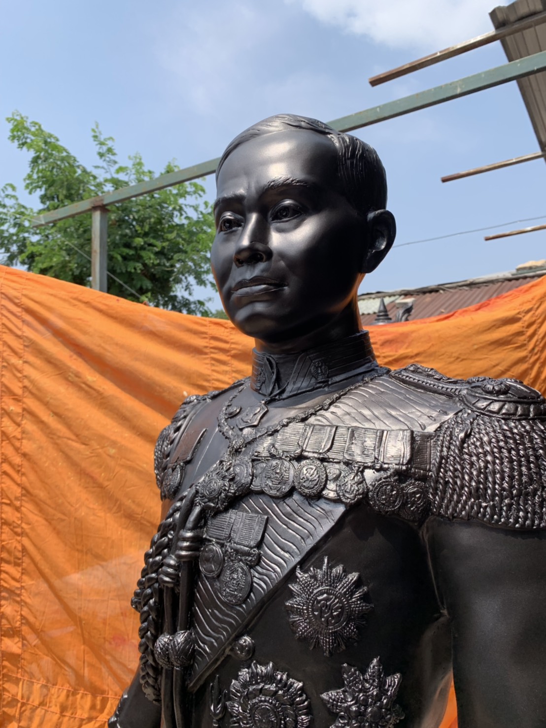 เสด็จเตี่ยกรมหลวงชุมพร สูง 180 cm