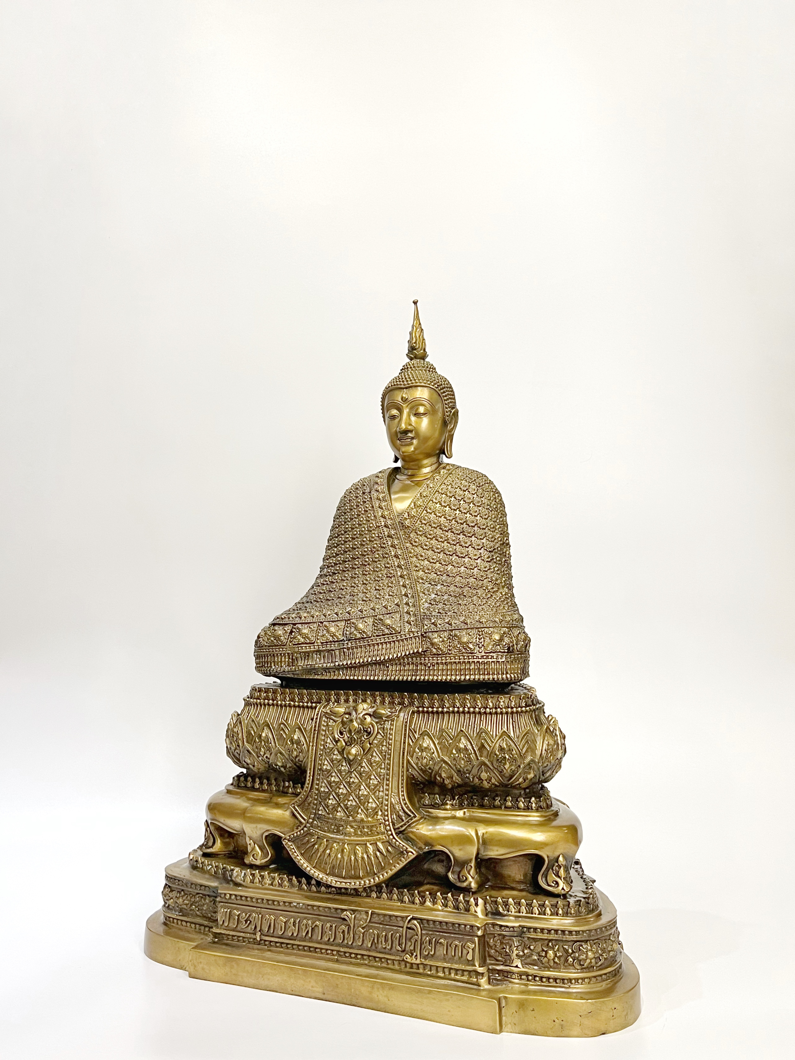 พระแก้วมรกต ทรงเครื่องฤดูหนาว หน้าตัก 9 นิ้ว