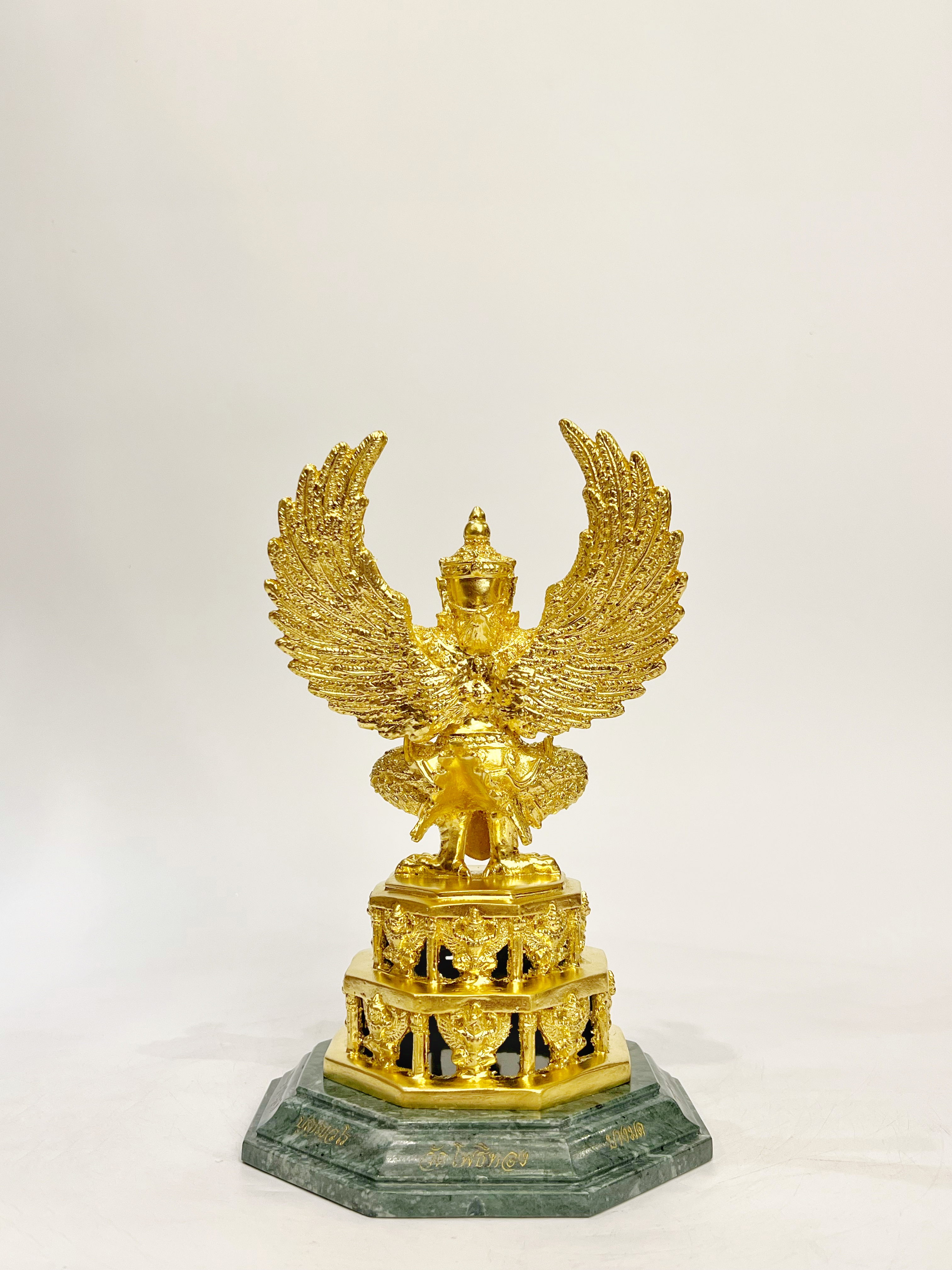 พญาครุฑ รุ่น เจริญพร (องค์บูชา พิมพ์เล็ก)