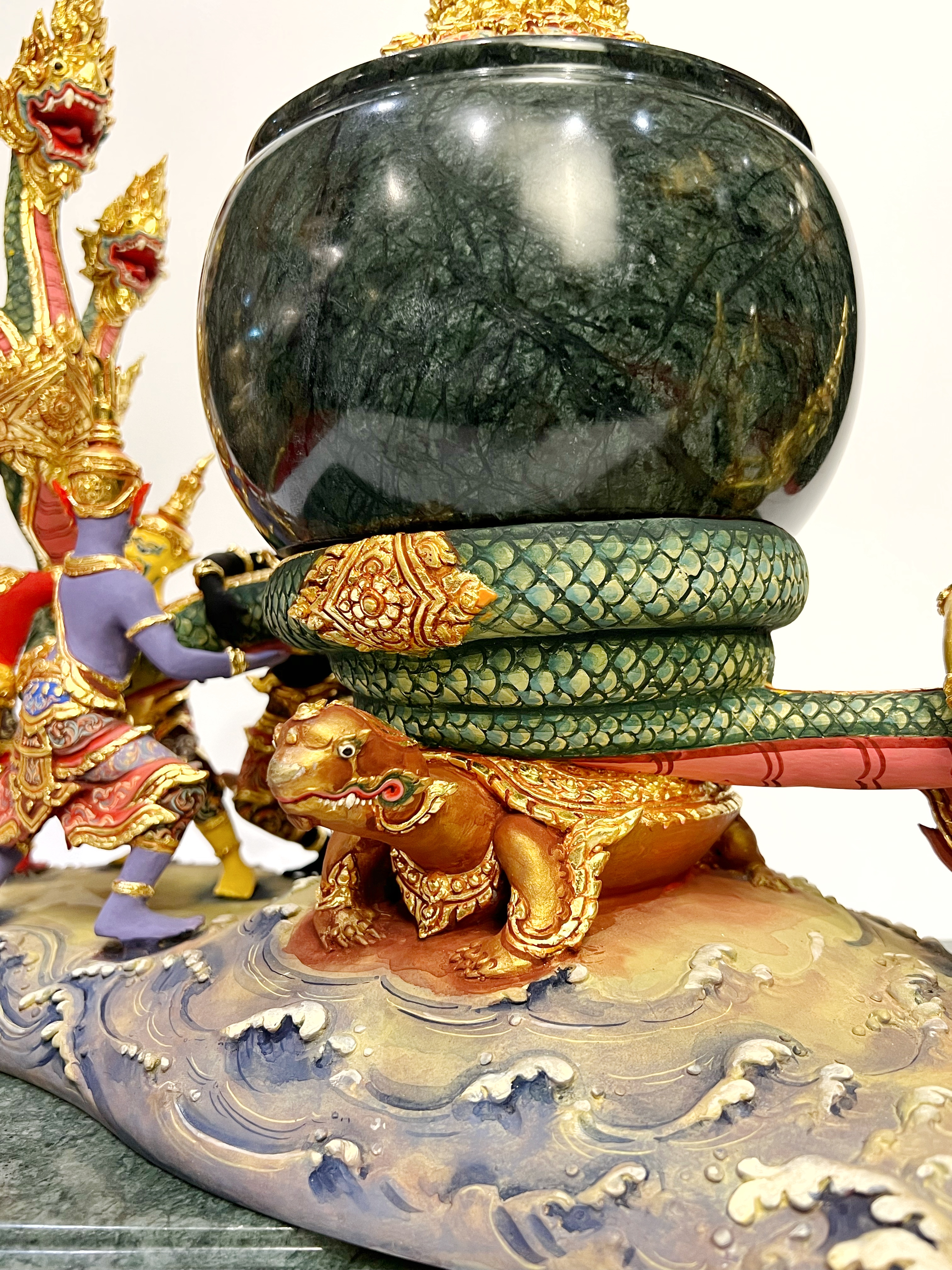 ครอบน้ำอมฤต พระนารายณ์กวนเกษียรสมุทร พร้อมฐานหินอ่อน