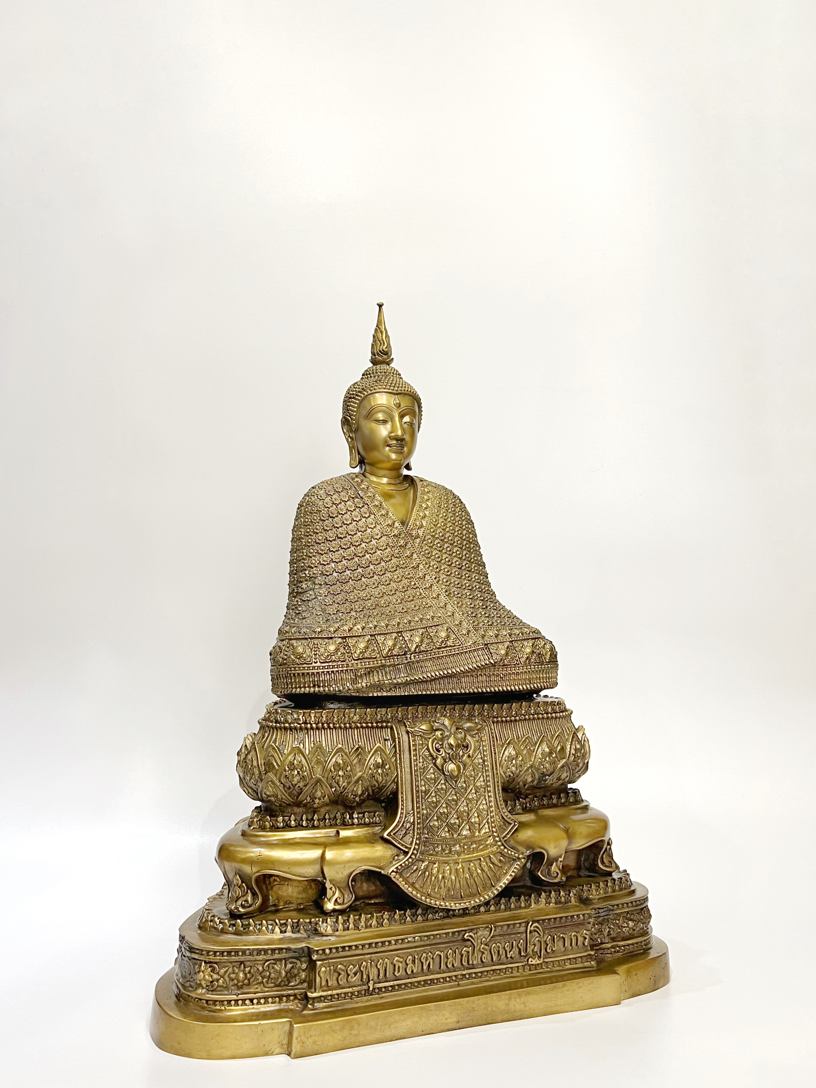 พระแก้วมรกต ทรงเครื่องฤดูหนาว หน้าตัก 9 นิ้ว