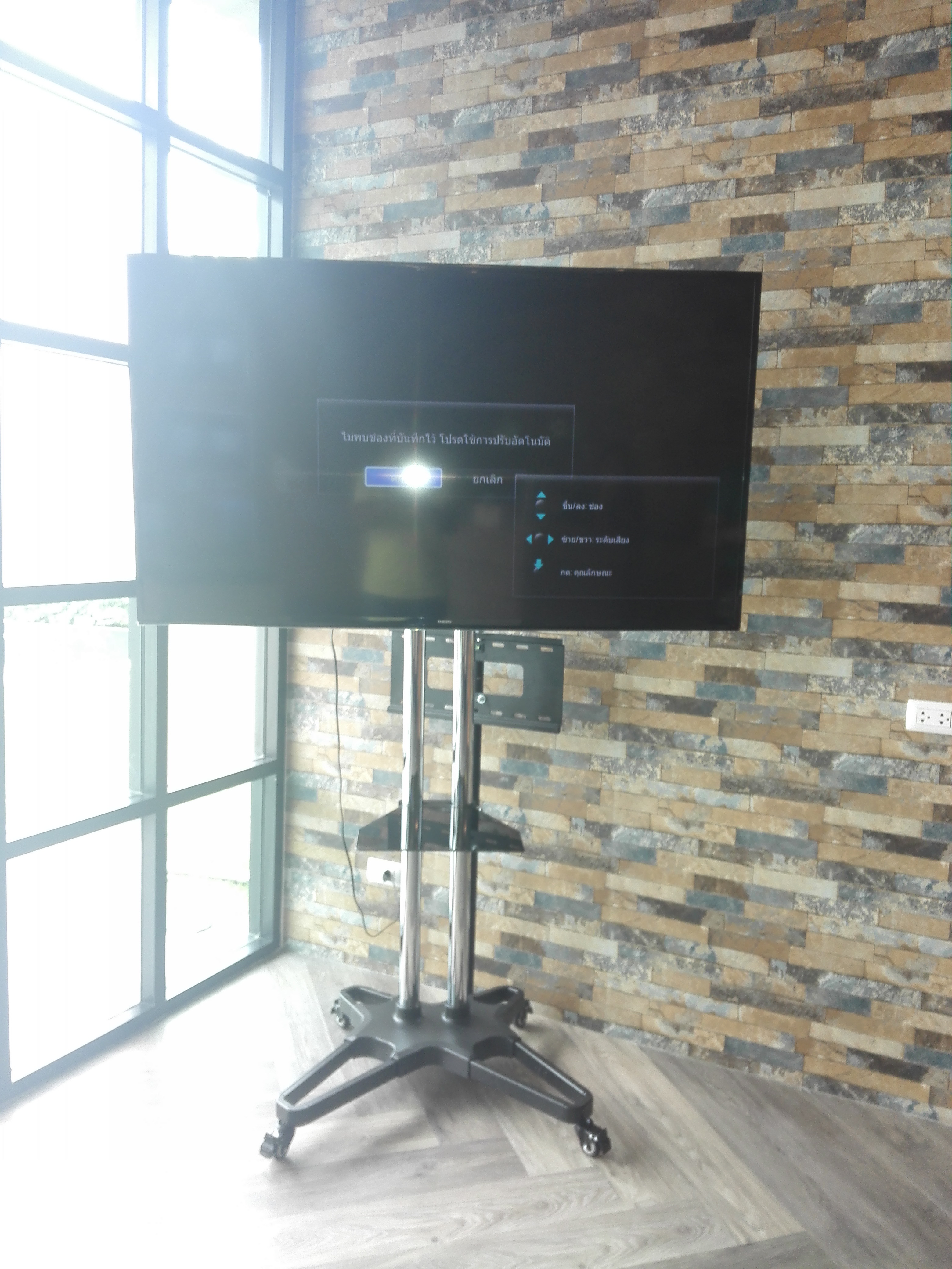 JMTVSTAND SM7000 ขาตั้งพื้นทีวีล้อเลื่อน(TV Stand)วัสดุเหล็ก+สแตนเลสแข็งแรง ปรับความสูง/ต่ำ ก้ม-เงยได้ 32"-70"นิ้ว{รับประกัน 3ปี}0964746498