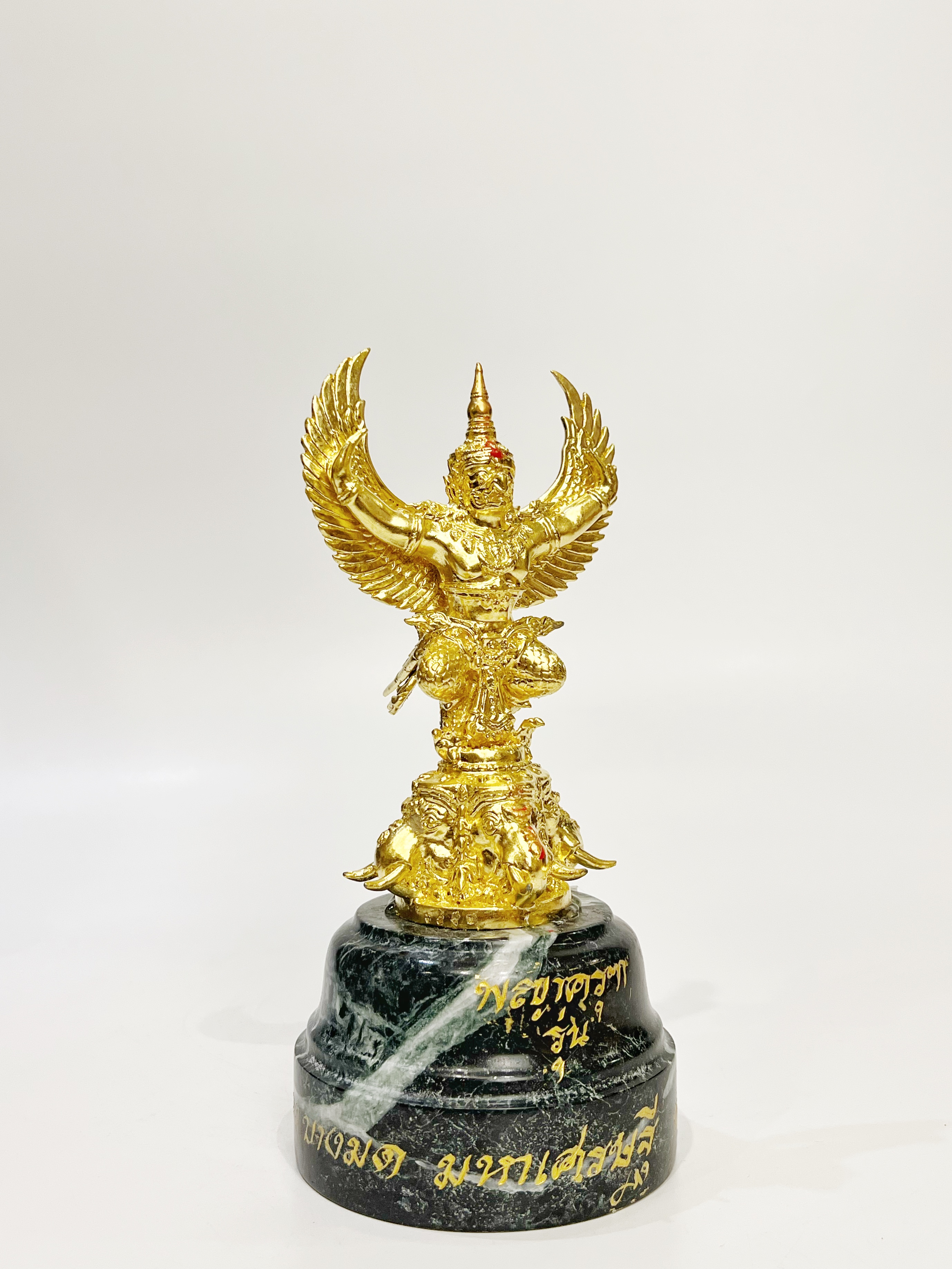 พญาครุฑ องค์บูชา รุ่น มหาเศรษฐี สูง 8 นิ้ว (ขนาดกลาง) พร้อมฐานมะค่า