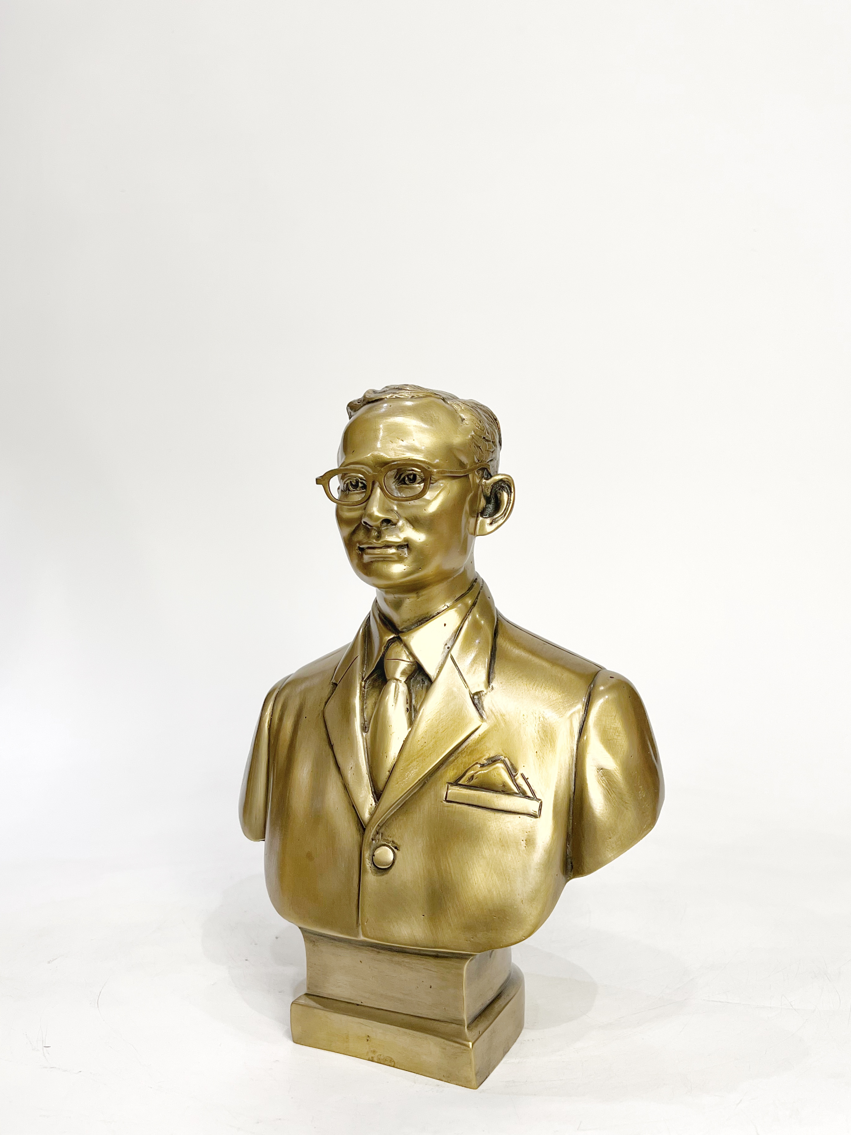 รัชกาลที่ 9 ครึ่งพระองค์