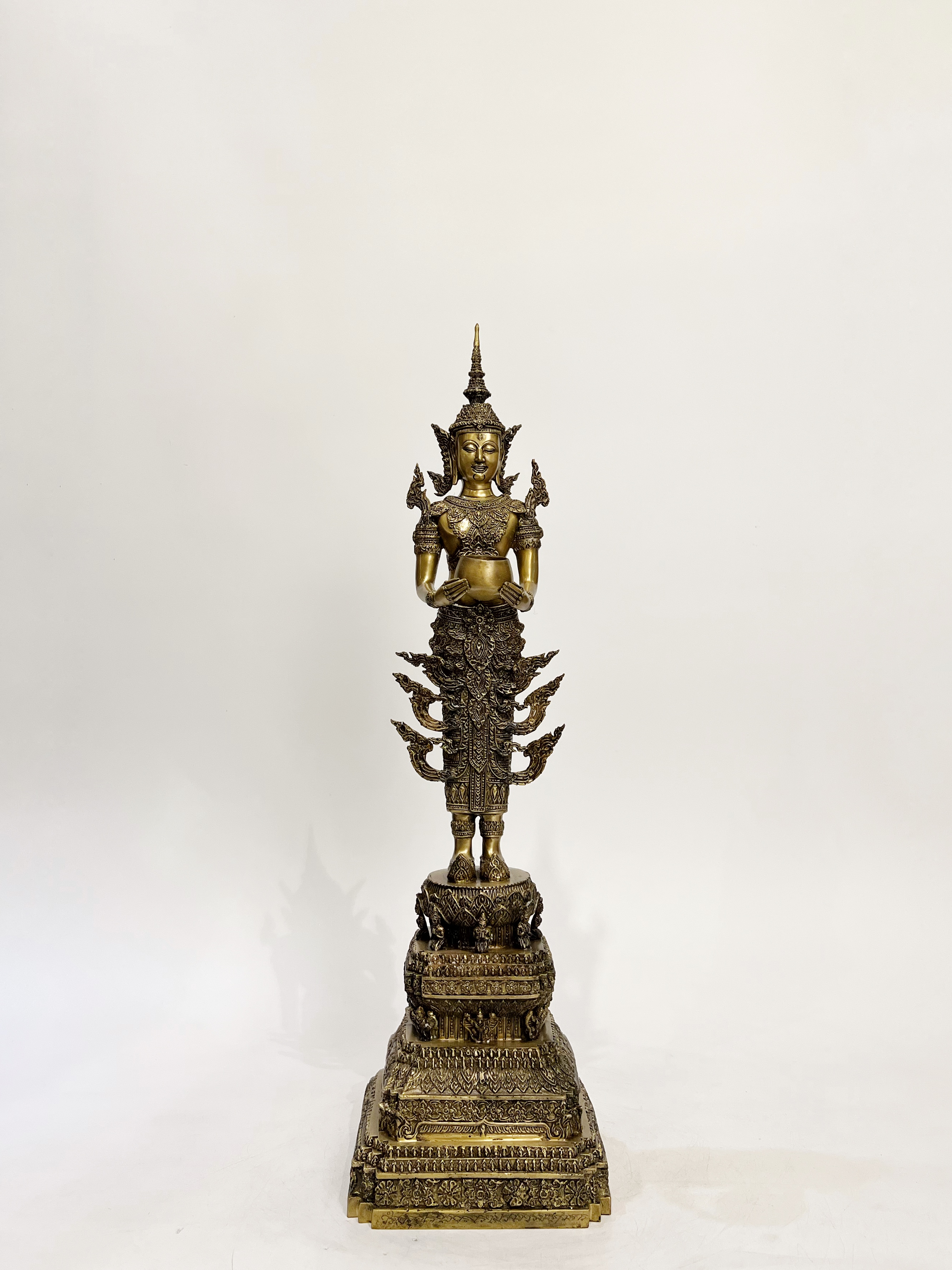 พระพุทธรูปปางอุ้มบาตร ทรงเครื่องจักพรรดิ์ หน้าตัก 5 นิ้ว