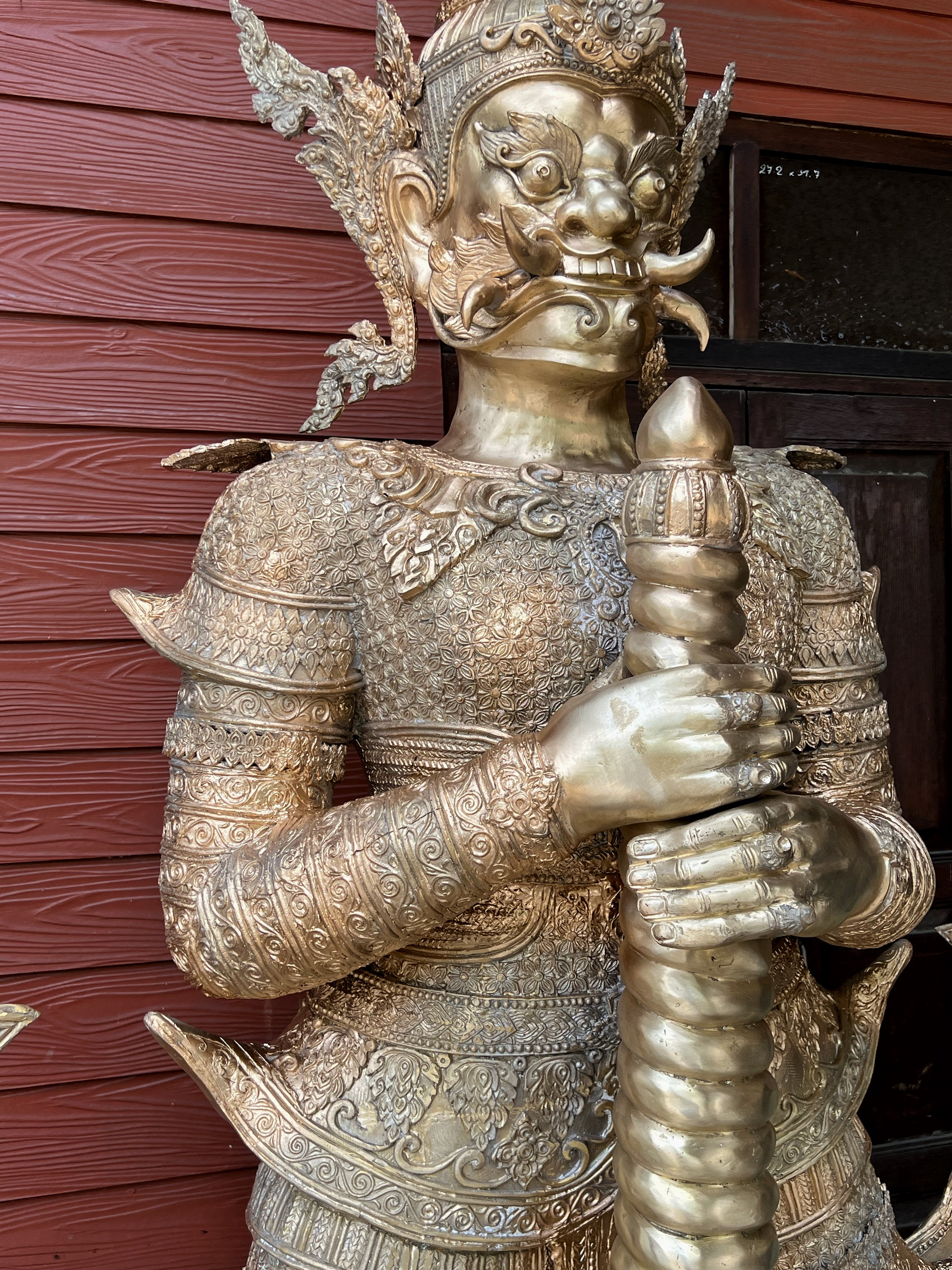 ท้าวเวสสุวรรณ ขนาดสูง 2.35 เมตร