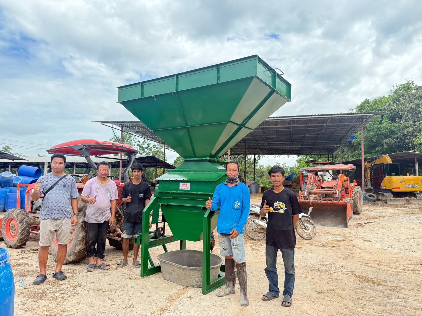 รับผลิต เครื่องตีป่นรุ่นโรงงาน ต่อกับรถไถนั่งขับ หรือ PTO