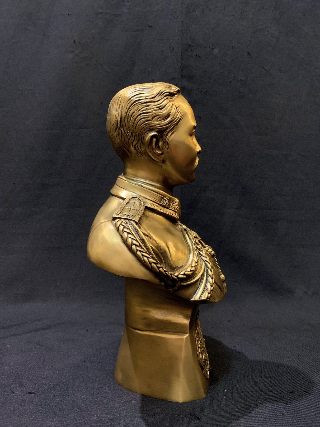 รัชกาลที่ 5 ครึ่งพระองค์ (ตราแผ่นดิน)