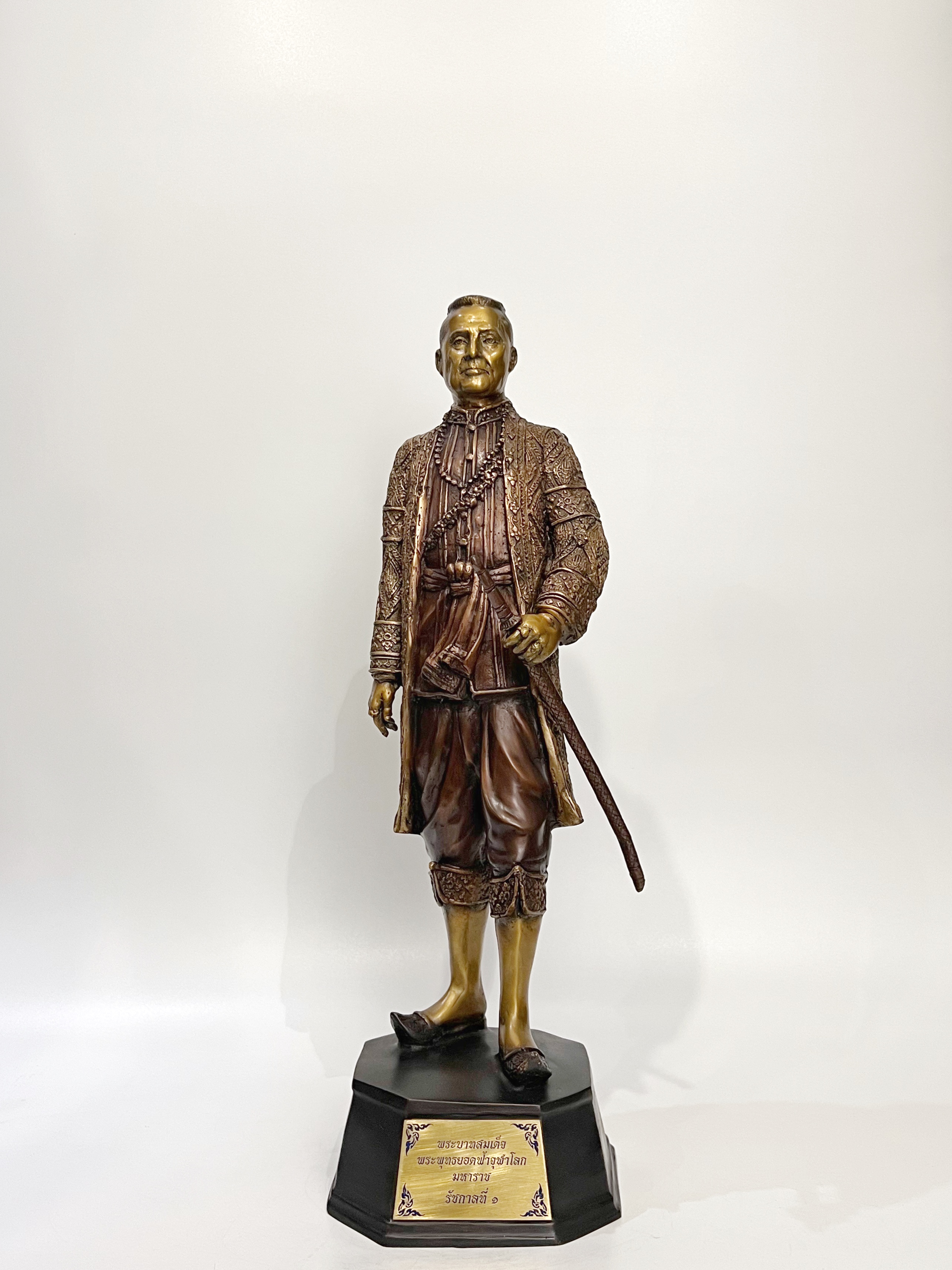 ประติมากรรมชุด 9 รัชกาล หน้าตัก 9 นิ้ว