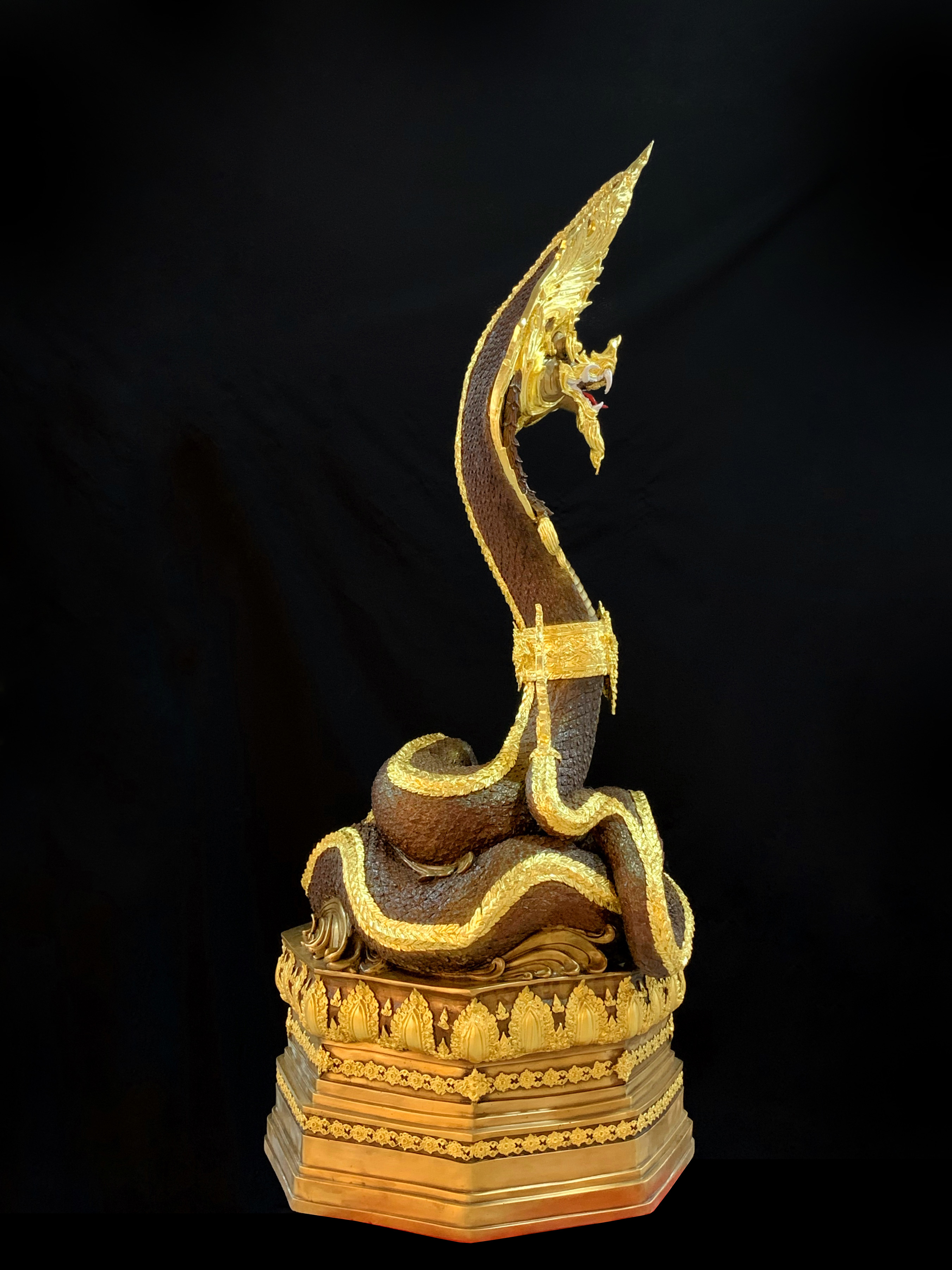 พญานาค สูง 159 cm.