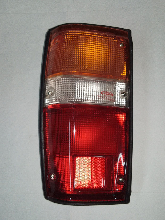 ไฟท้าย โตโยต้า TOYOTA LN50-65 T/T2400 ขอบดำ (มีขั้ว-หลอด) ข้างซ้าย