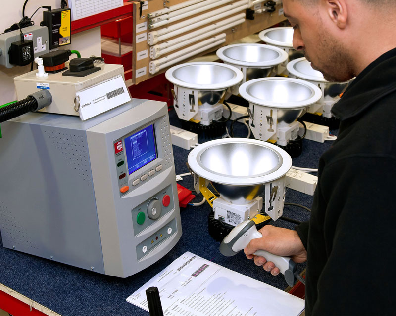 HAL103 เครื่องทดสอบความปลอดภัยของเครื่องใช้ไฟฟ้าในสายการผลิตแบบอัตโนมัติ (AC/DC/IR/GB)