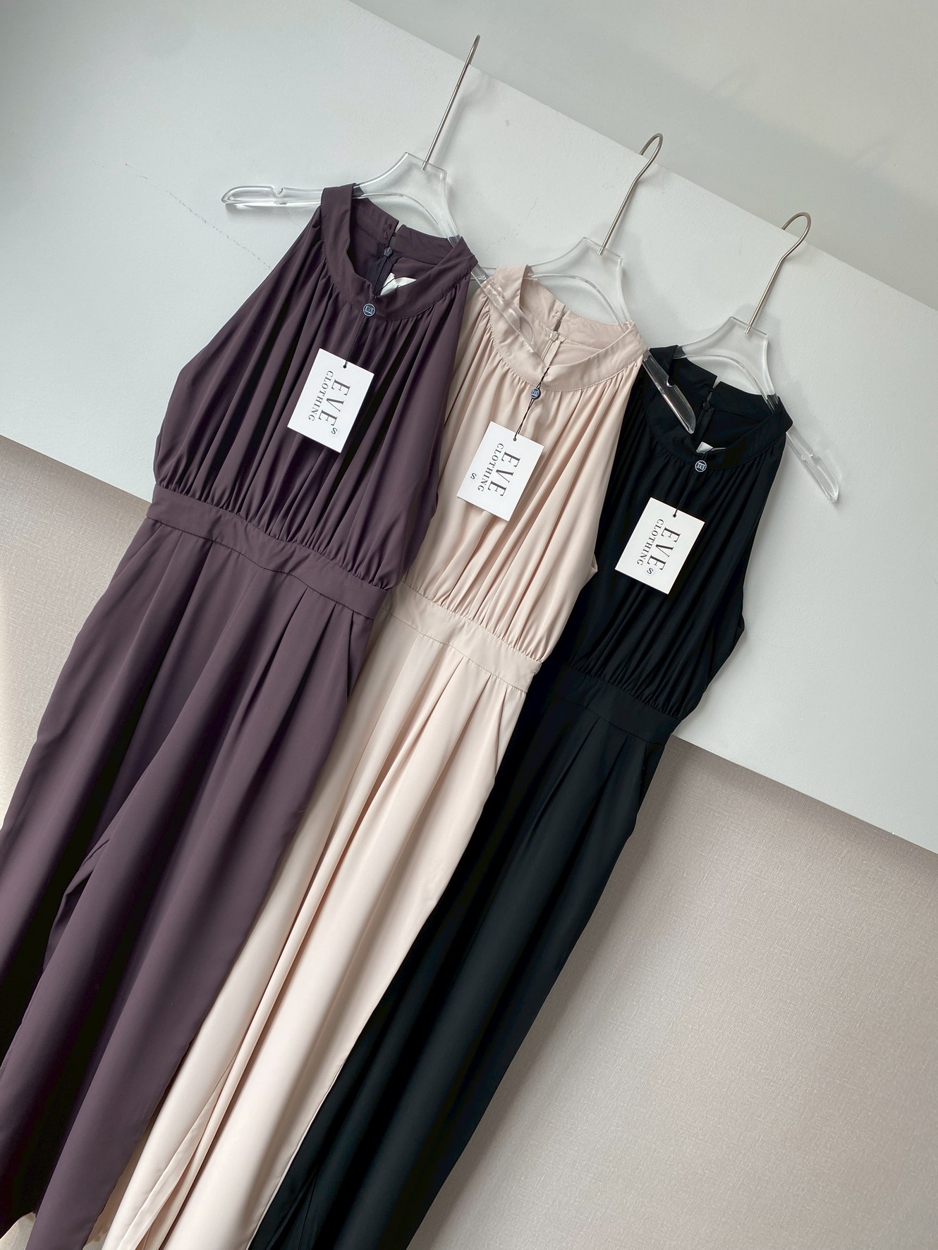 #5882 Eve งานจั้มแขนกุด ตัวเสื้อด้านหน้าจับจีบ ซิปหลังมีกระเป๋าข้าง ผ้าไม่ยืดมีซับในให้ค่ะ งานเนียบสุดๆทรงสวย