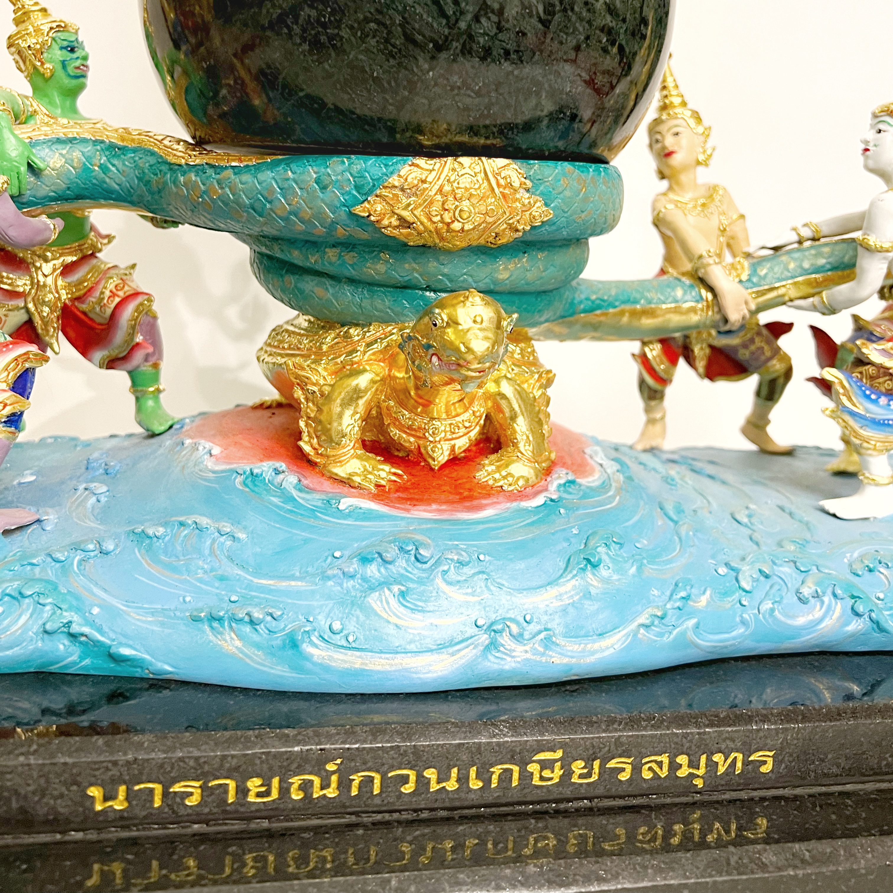 ครอบน้ำอมฤต พระนารายณ์กวนเกษียรสมุทร พร้อมฐานหินอ่อน