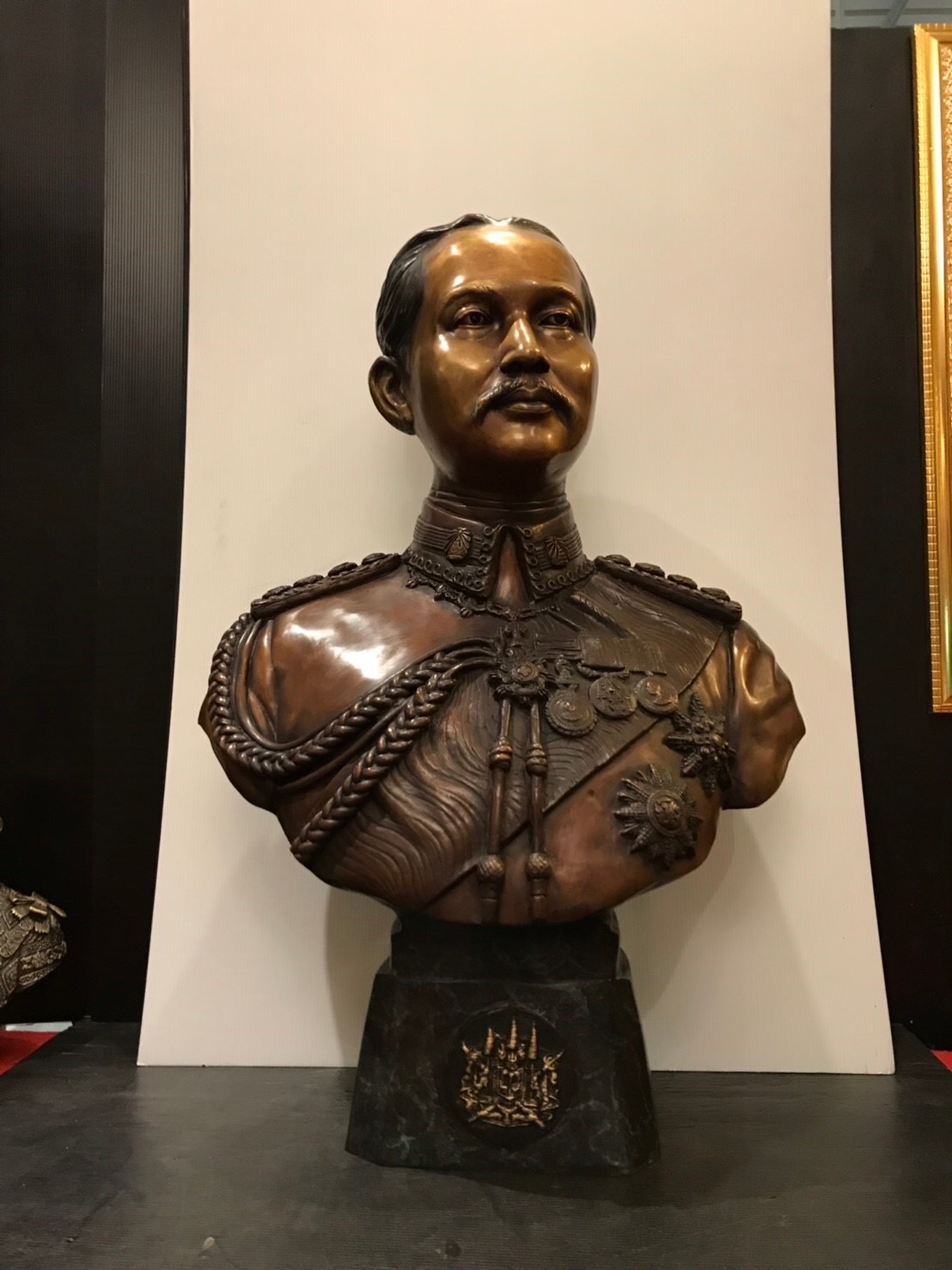 รัชกาลที่ 5 ครึ่งพระองค์ (ขนาดเท่าจริง)