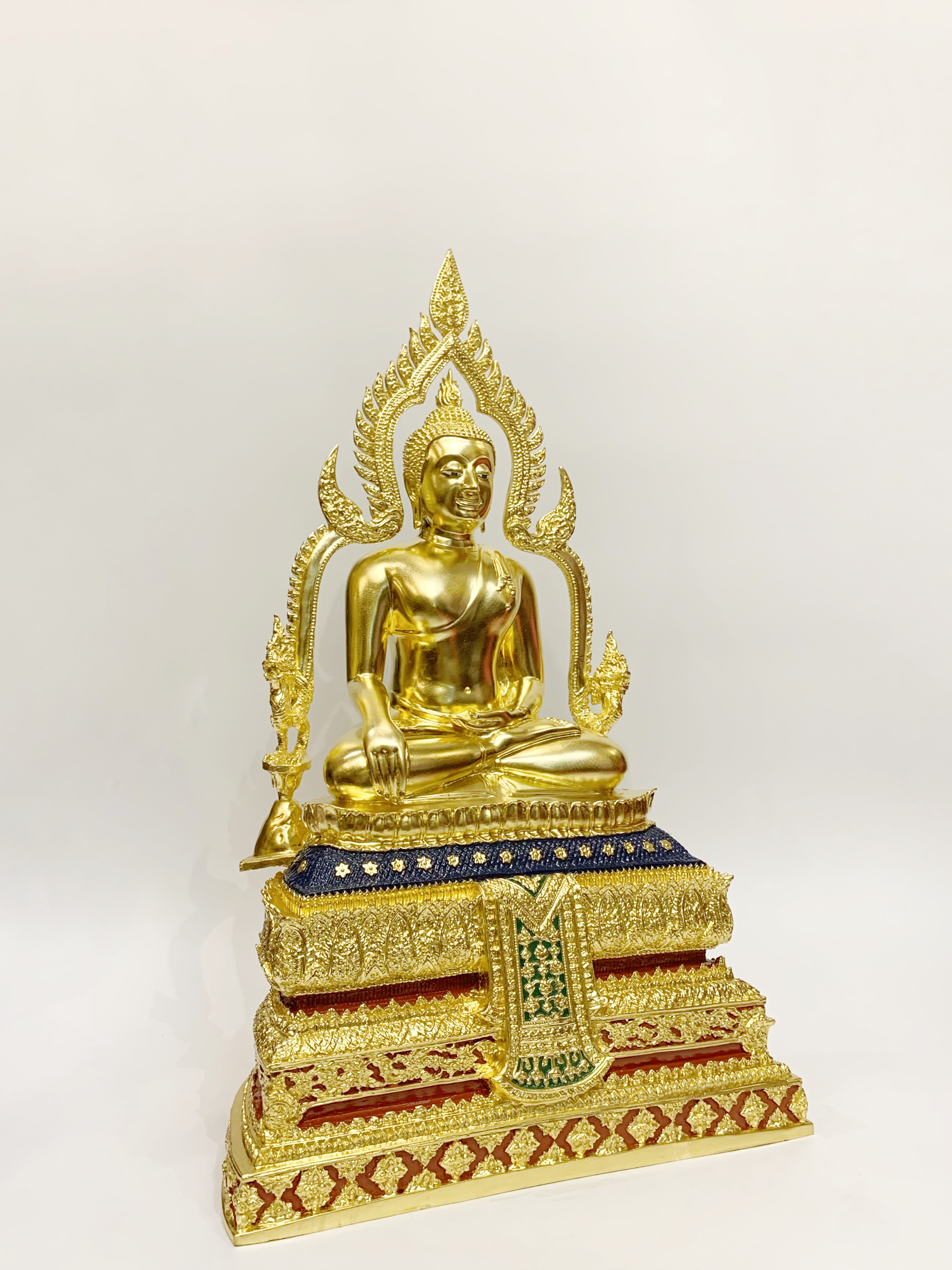 หลวงพ่อเพชร หน้าตัก 9 นิ้ว