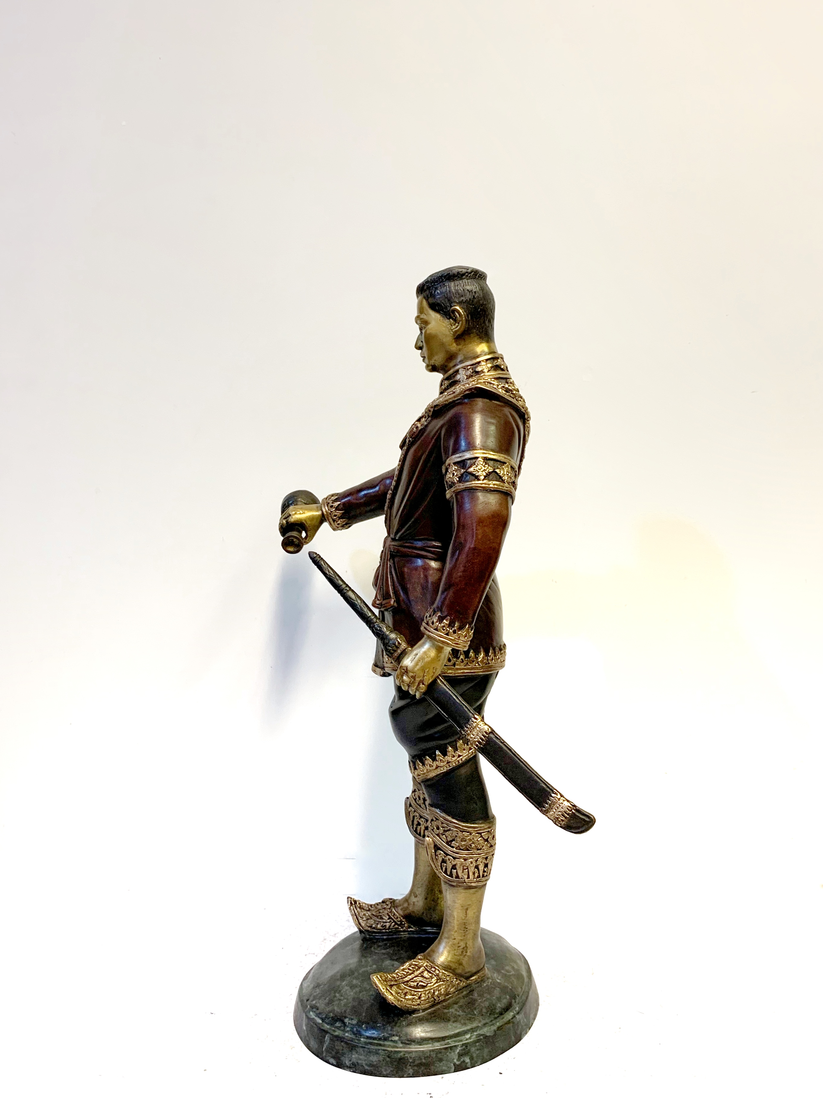 สมเด็จพระนเรศวรมหาราช ยืนหลั่งทักษิโณทก หน้าตัก 9 นิ้ว