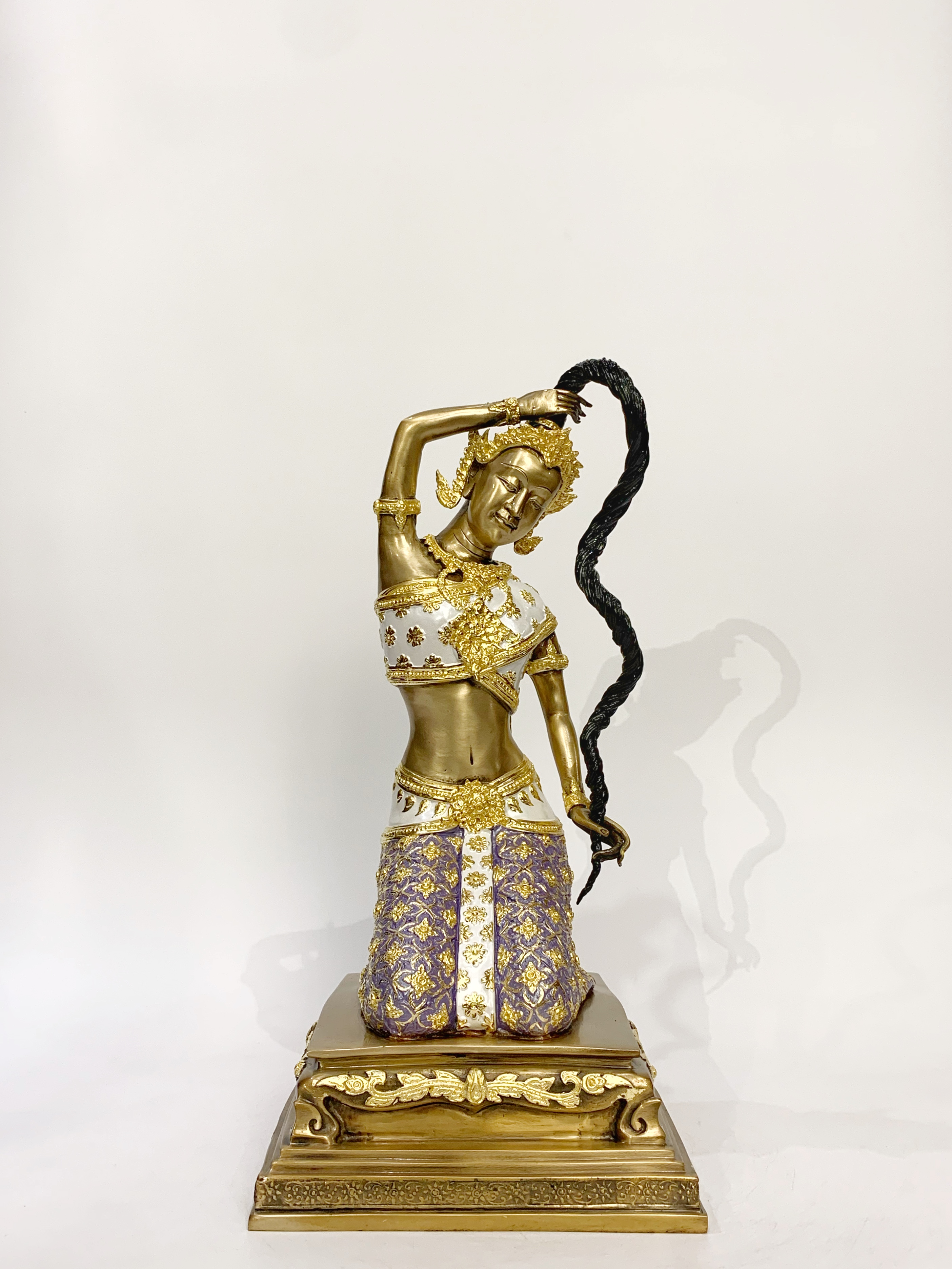 พระแม่ธรณีบีบมวยผม หน้าตัก 9 นิ้ว