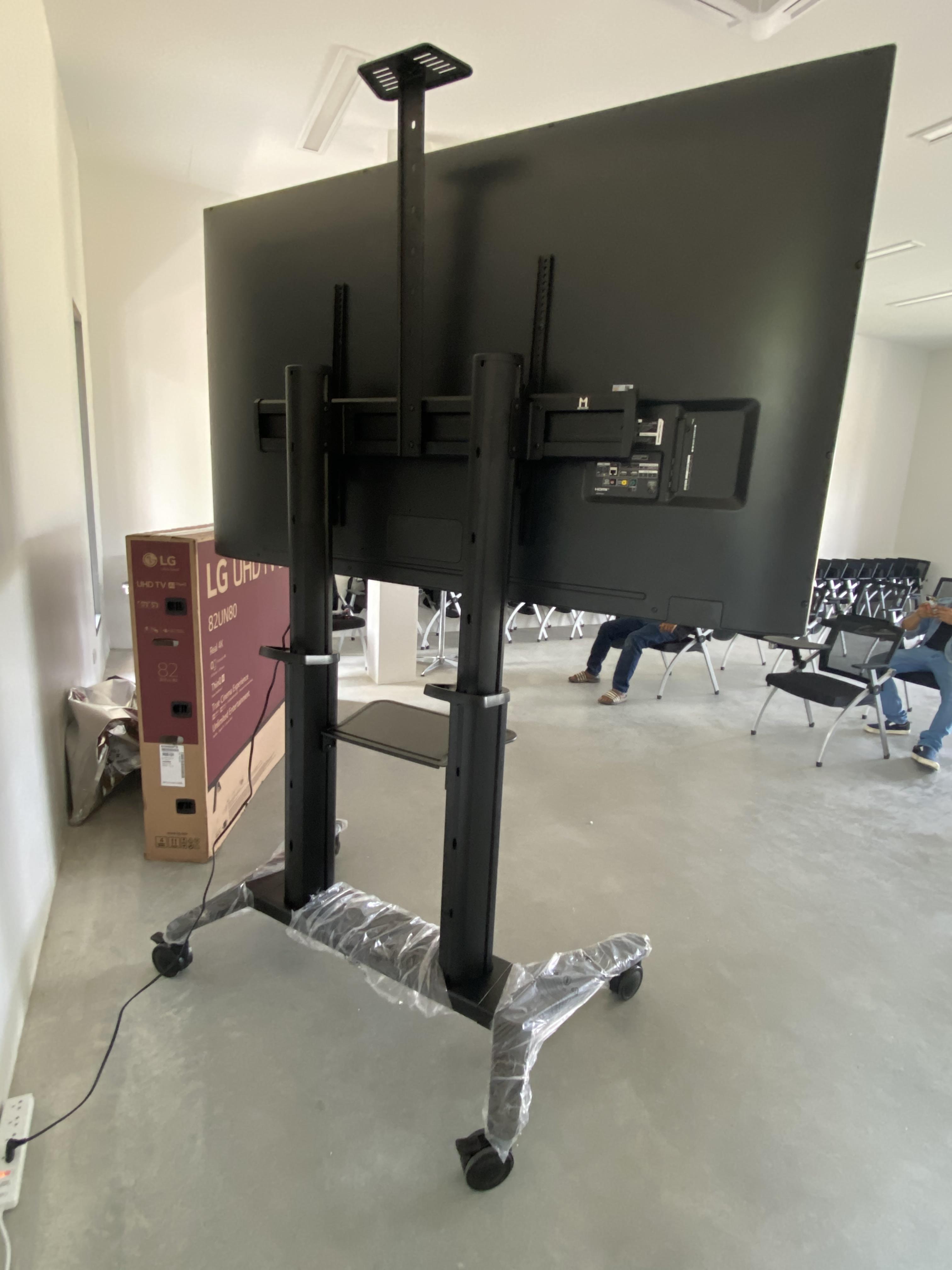 JMTVSTAND MT-F9300 ขาตั้งพื้นทีวีมีล้อเลื่อนTV Stand วัสดุ Aluminium อลูมิเนียม{สีดำ} แข็งแรง สวยหรู ทรงทันสมัย รองรับทีวี 70"-120"นิ้ว{รับประกัน 3 ปี }0964746498