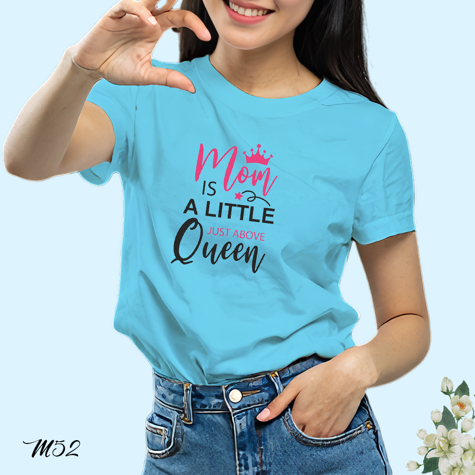 เสื้อฟ้าวันแม่ สกรีนลาย Mom is a Little Just Above Queen M52 เนื้อผ้าโพลีเอสเตอร์100% นุ่มใส่สบาย ตรงปก