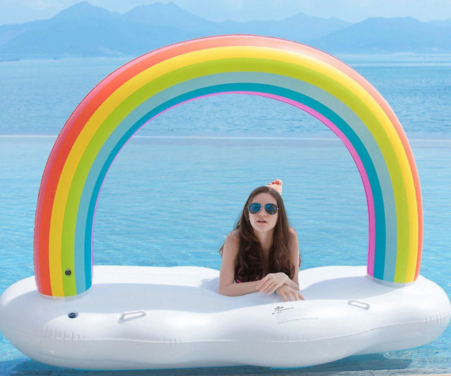 แพยางก้อนเมฆสายรุ้งขนาดใหญ่ Cloud Rainbow Inflatable