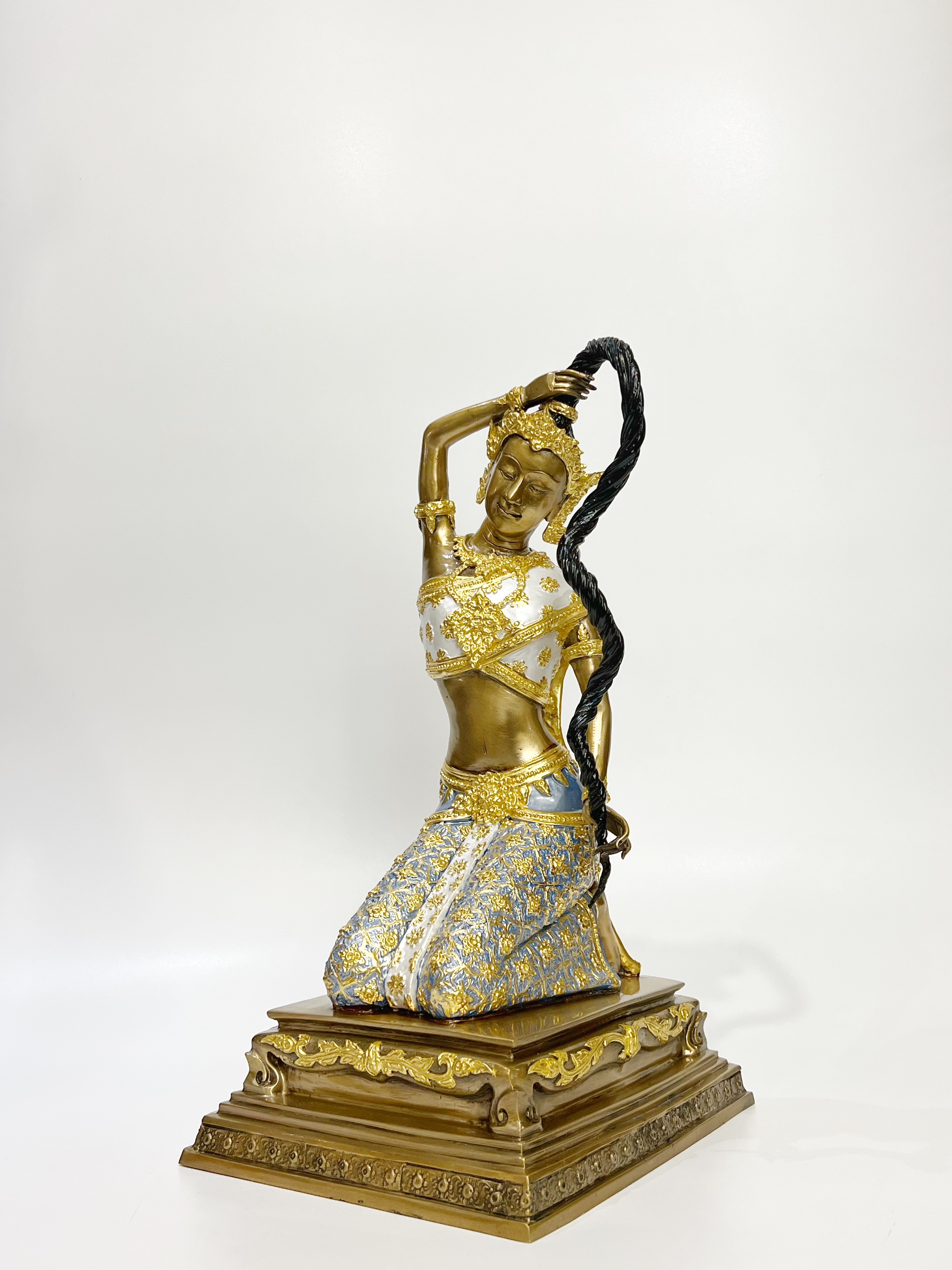 พระแม่ธรณีบีบมวยผม หน้าตัก 9 นิ้ว