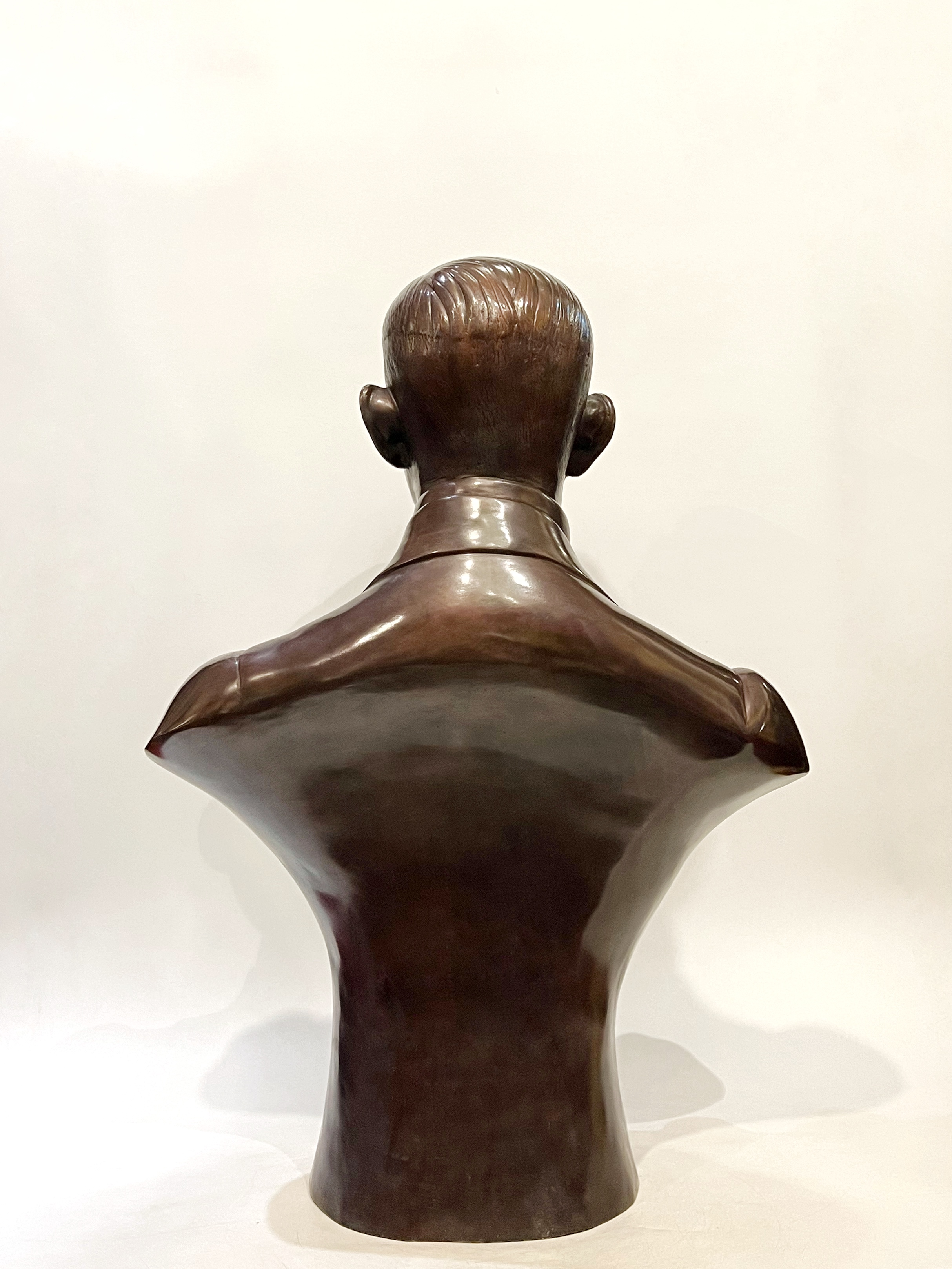 พระบิดา : สมเด็จพระมหิตลาธิเบศรฯ ครึ่งพระองค์