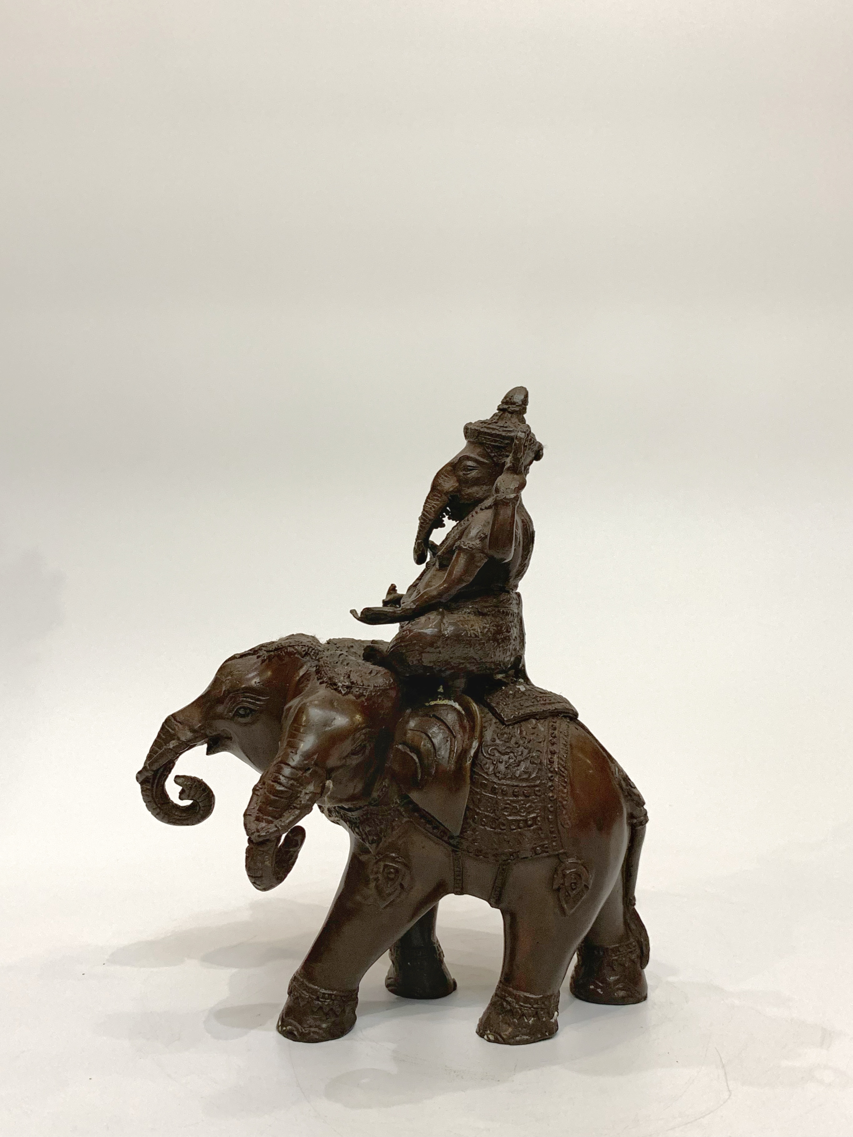 พระพิฆเนศทรงช้างเอราวัณ (ช้างสามเศียร)