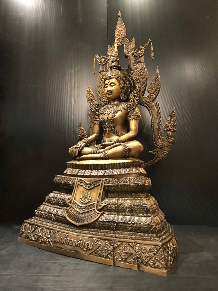 สมเด็จองค์ปฐม หน้าตัก 12 นิ้ว