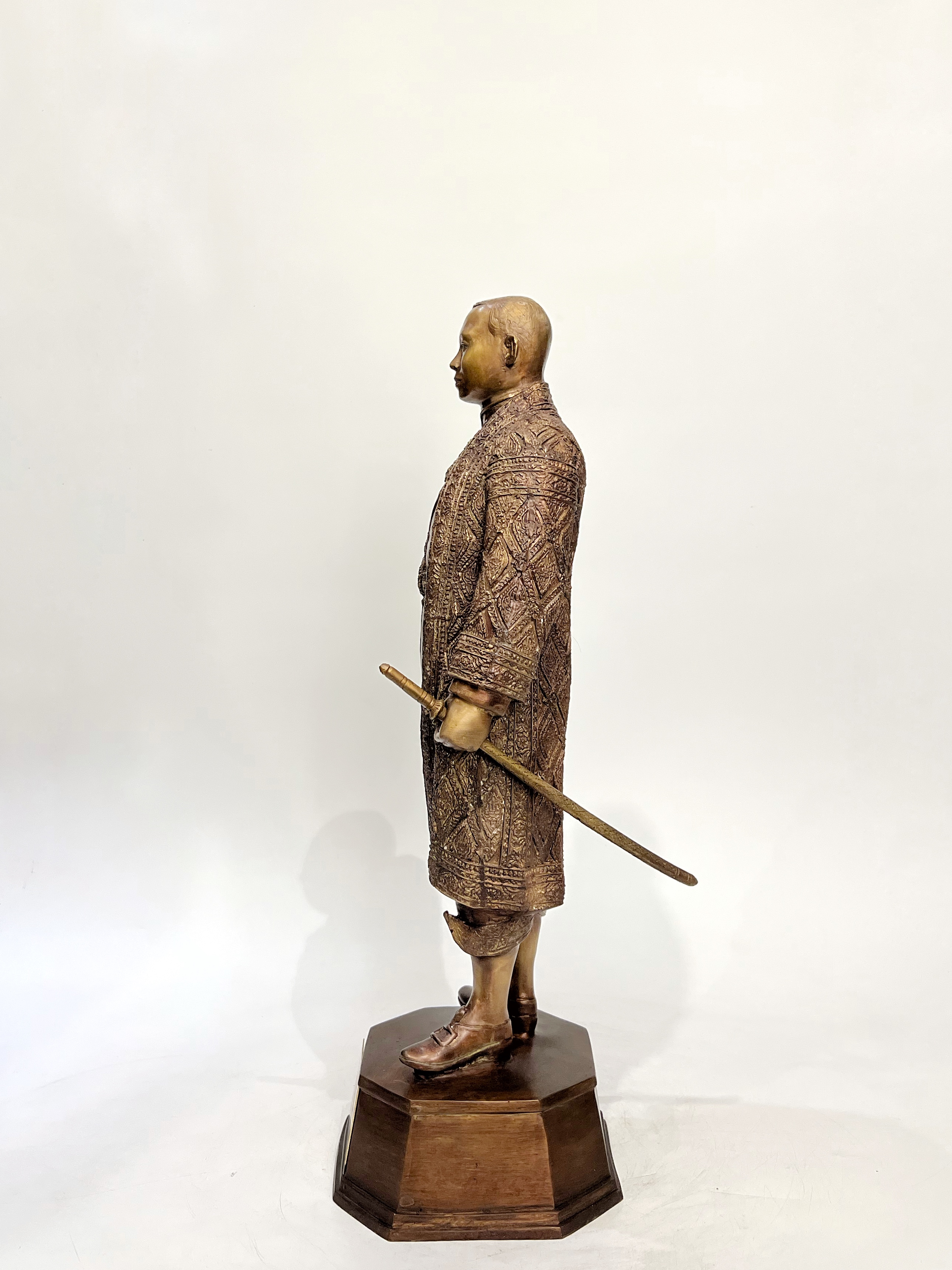 ประติมากรรมชุด 9 รัชกาล หน้าตัก 9 นิ้ว