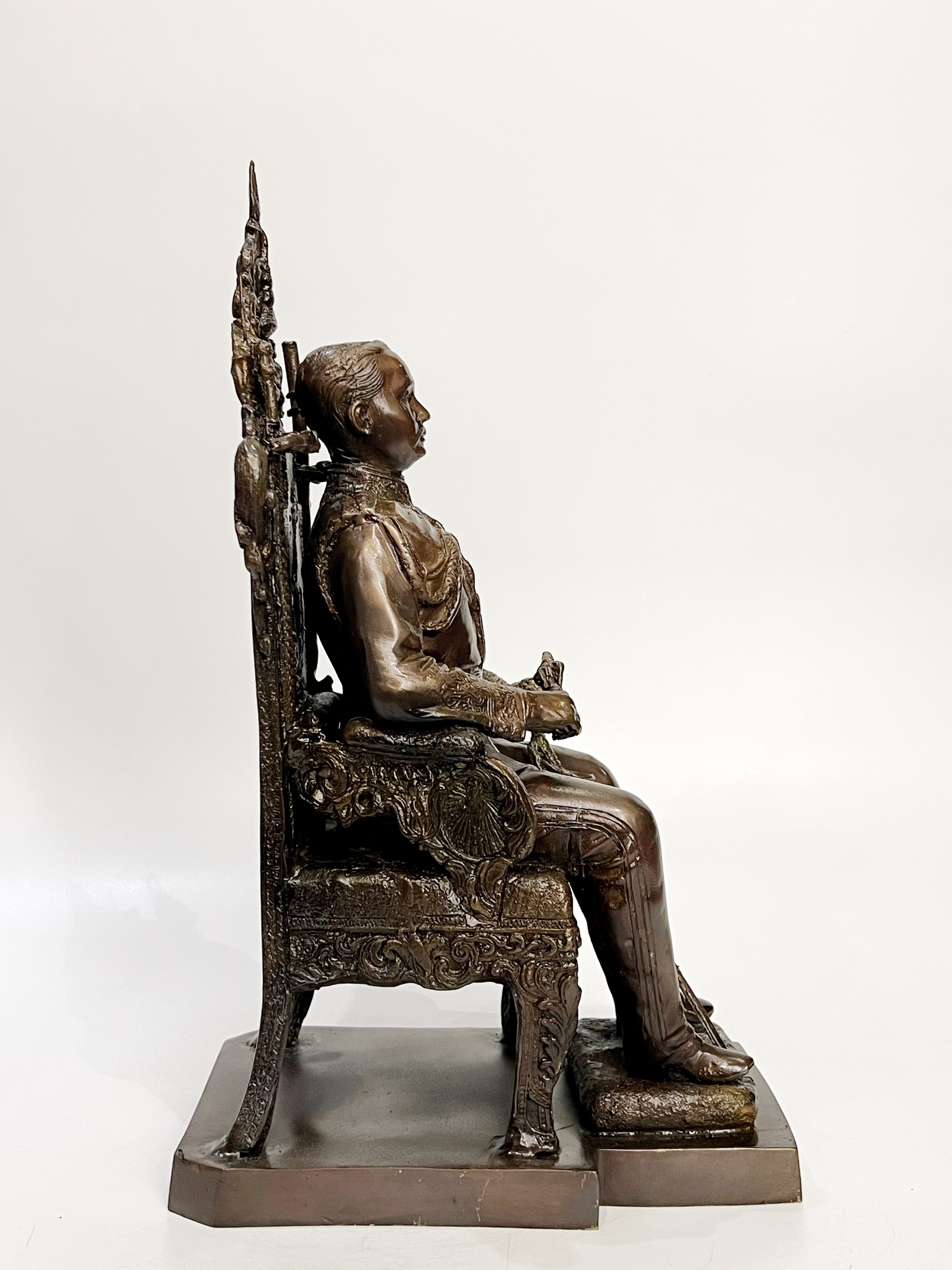 รัชกาลที่ 5 นั่งบัลลังก์ หน้าตัก 9 นิ้ว