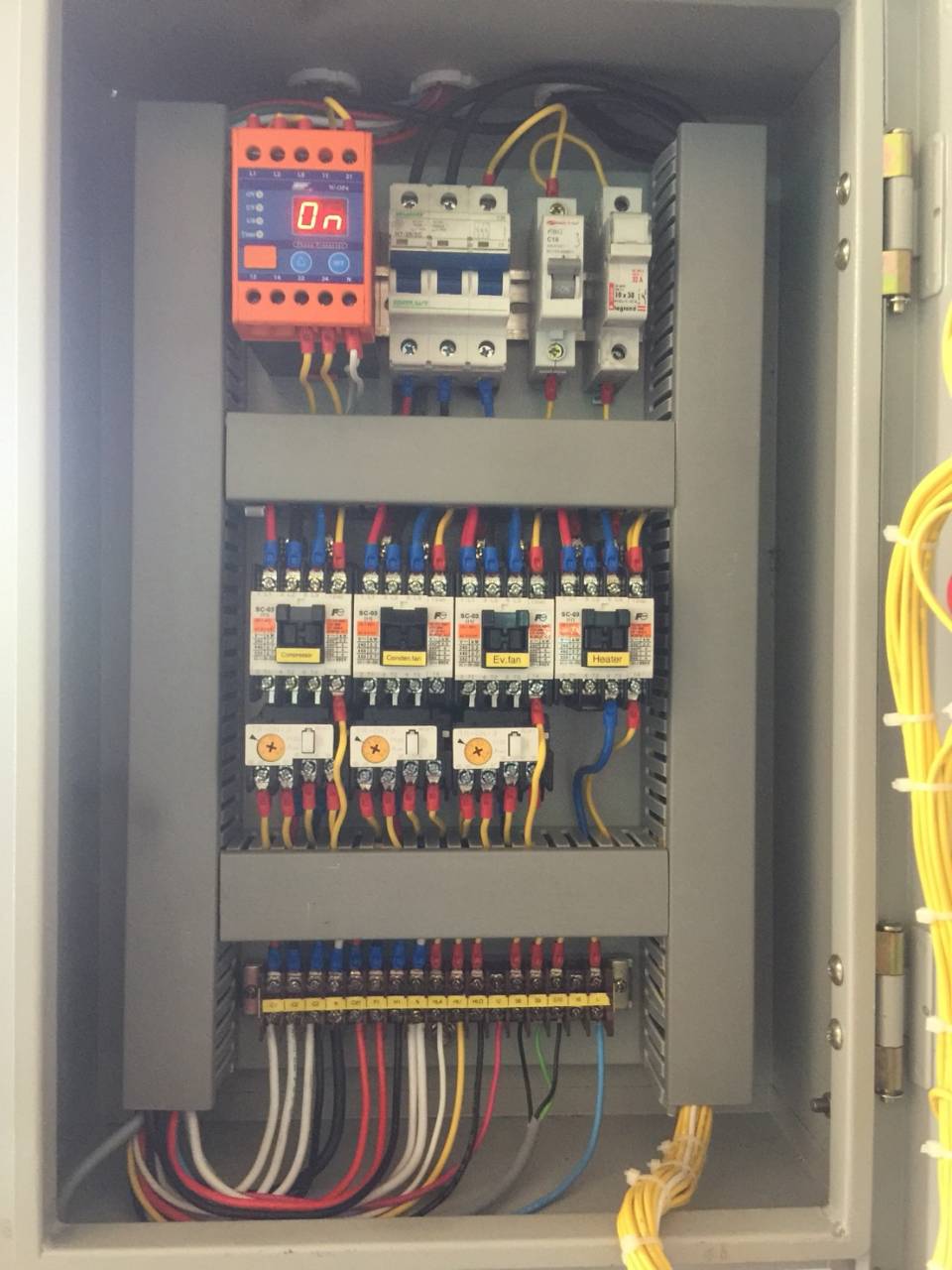 ชุดคอนเด็นซิ่งห้องเย็น Copeland 3HP คอยล์เย็น และตู้คอนโทรลครบชุด ประกอบสำเร็จ