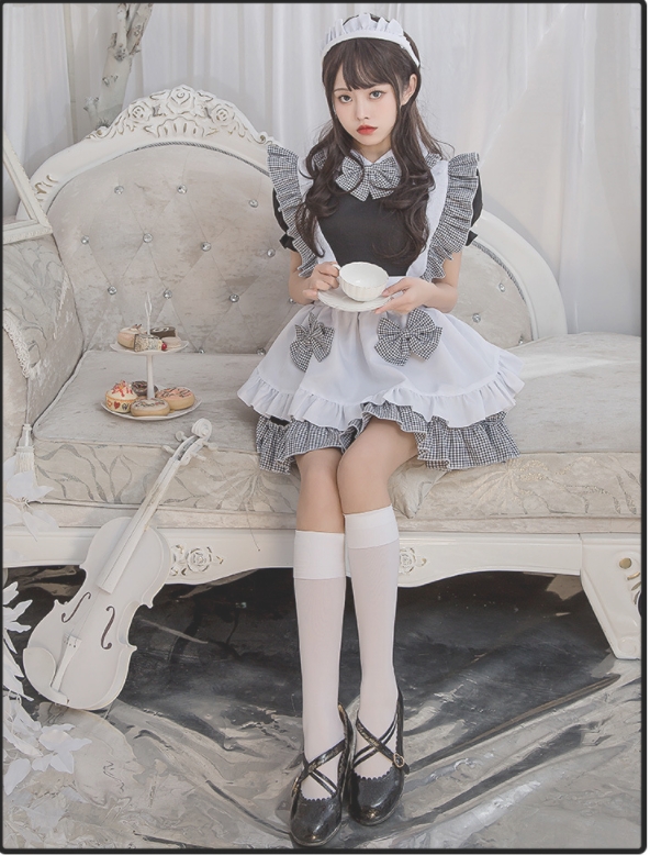 ชุดmaid ชุดสาวเสิร์ฟ ขาวดำ แต่งโบว์ลายสก๊อตขาวดำเล็กๆ