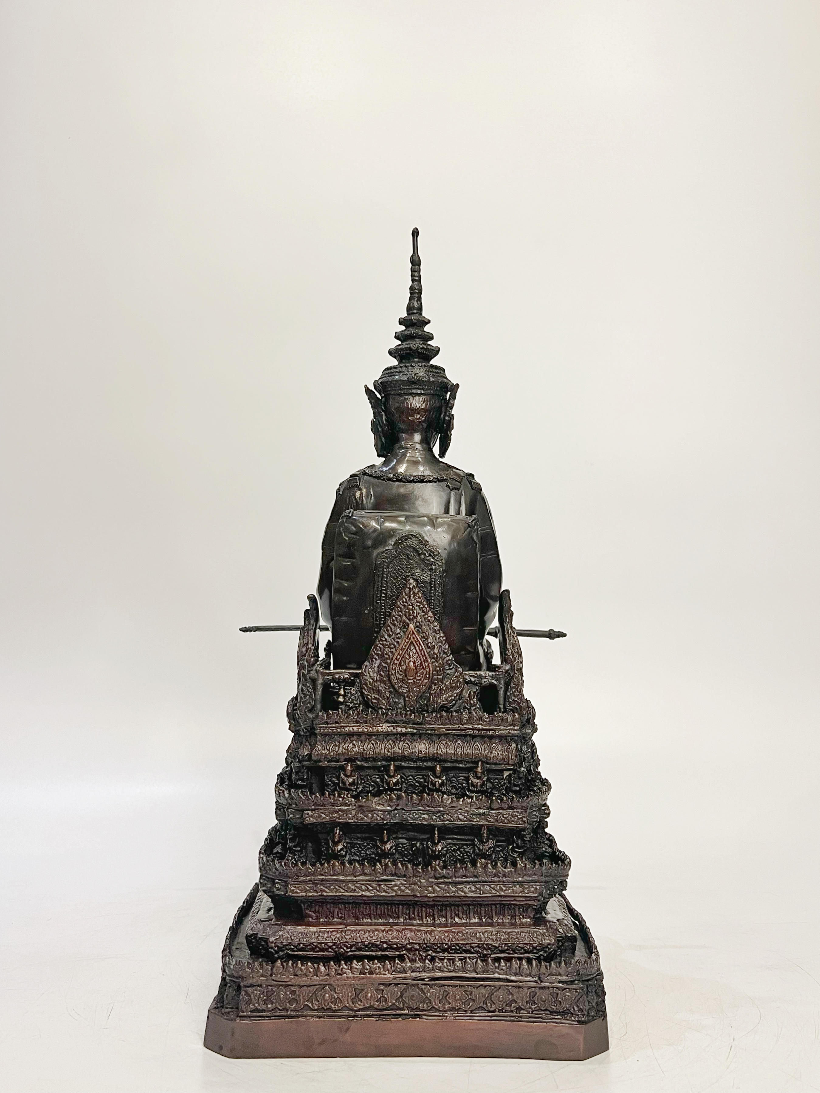 รัชกาลที่ 9 นั่งบัลลังก์ หน้าตัก 5 นิ้ว