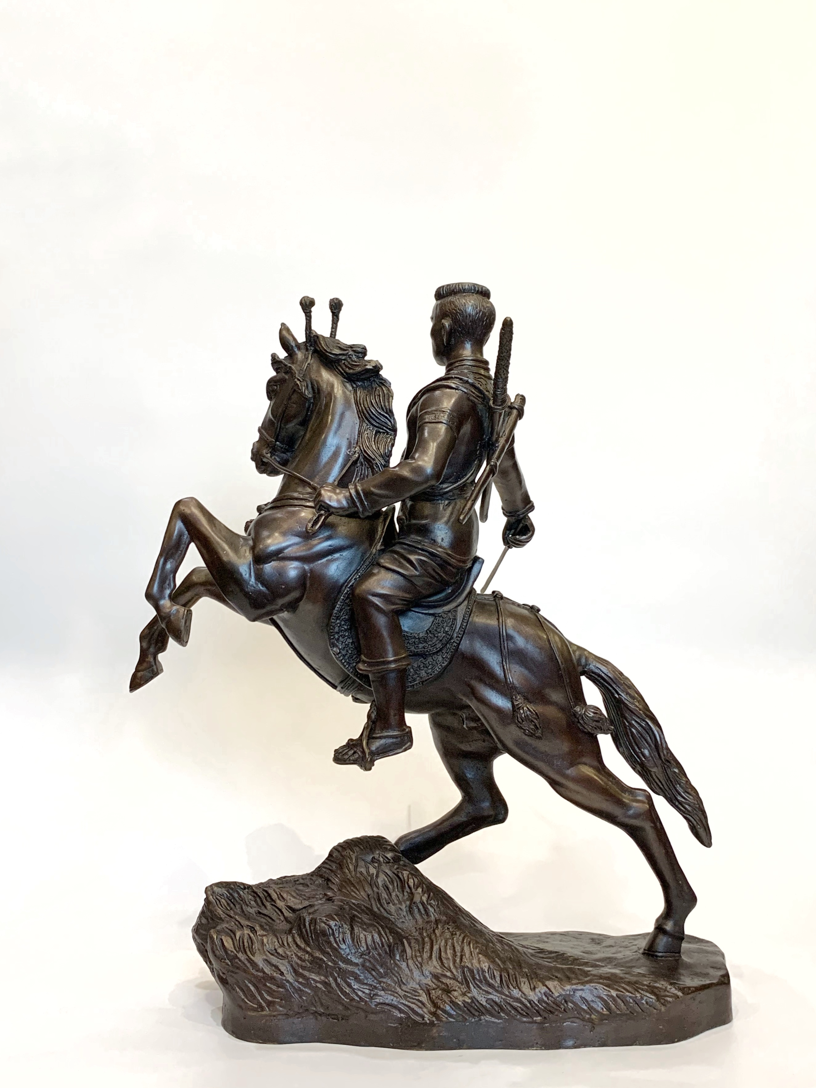 พระนเรศวรมหาราช ปราบไพรี หน้าตัก 9 นิ้ว (ทรงดาบ)