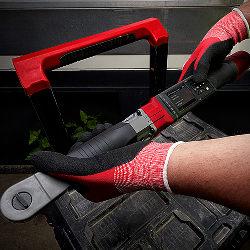 MILWAUKEE รุ่น M12 ONEFTR38-201C ประแจปอนด์ดิจิตอลไร้สายขนาด 3/8 นิ้ว แรงดัน 12V รวมเครื่องชาร์จและแบตเตอรี่ 12V@2.0AH x 1 ก้อน