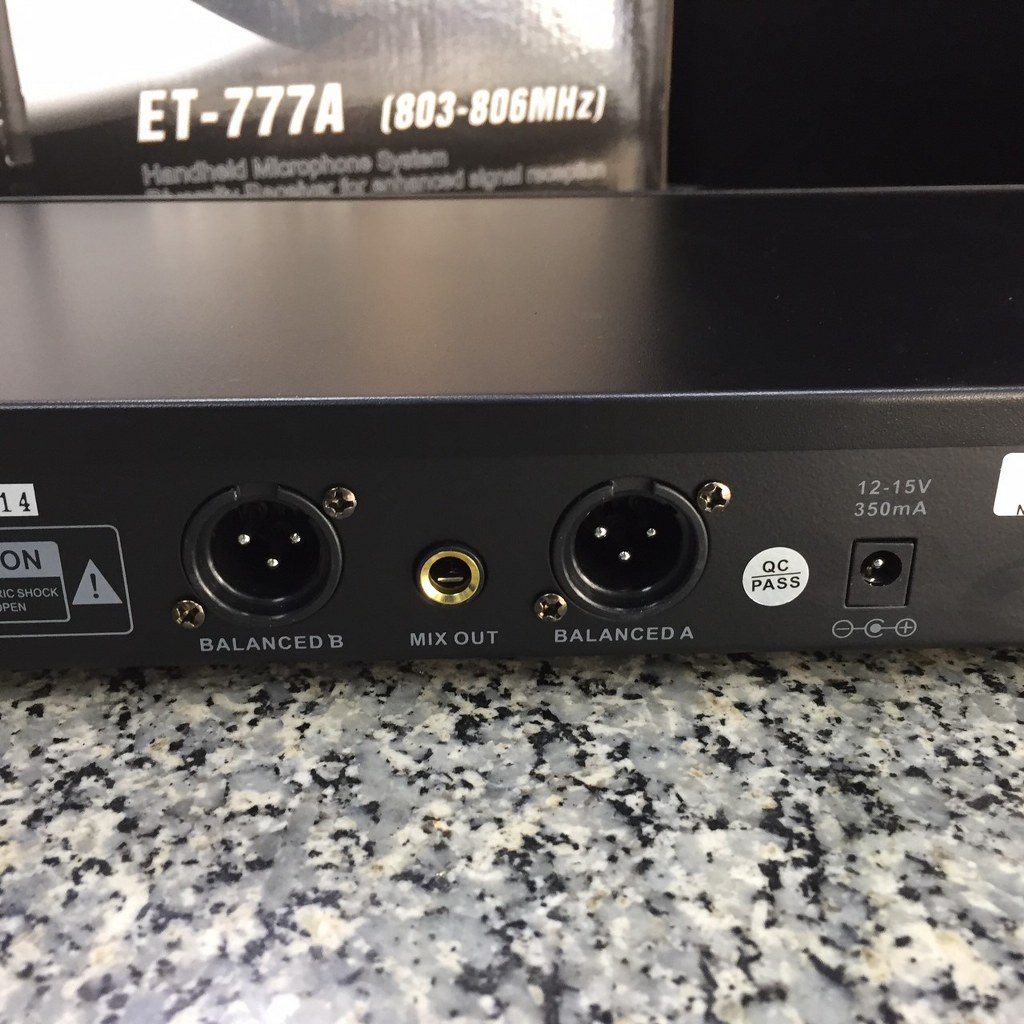 PROEUROTECH ET-777A NEW ไมโครโฟนไร้สายแบบมือถือคู่