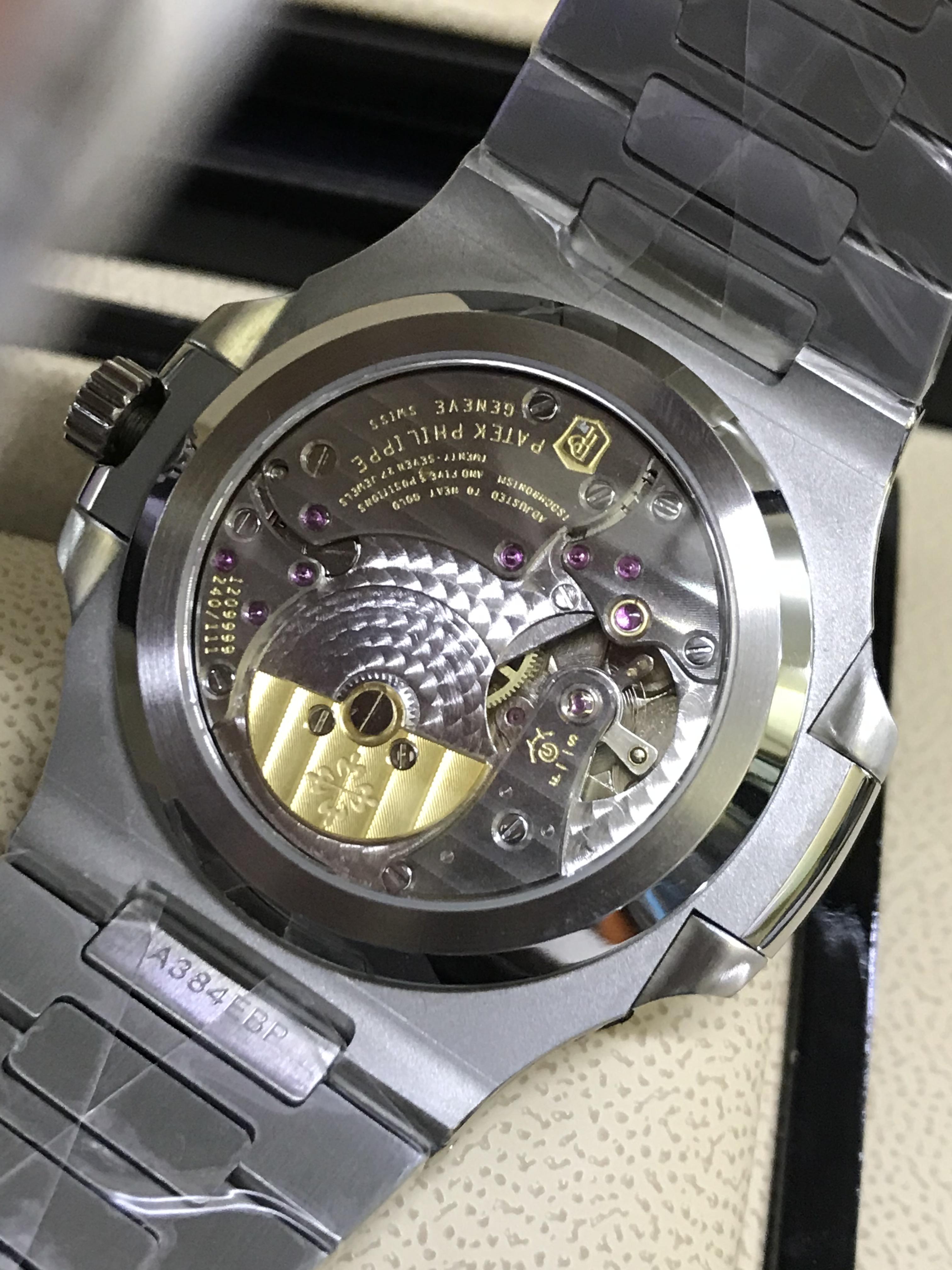 Patek Philippe Nautilus 5712/1A (Swiss)