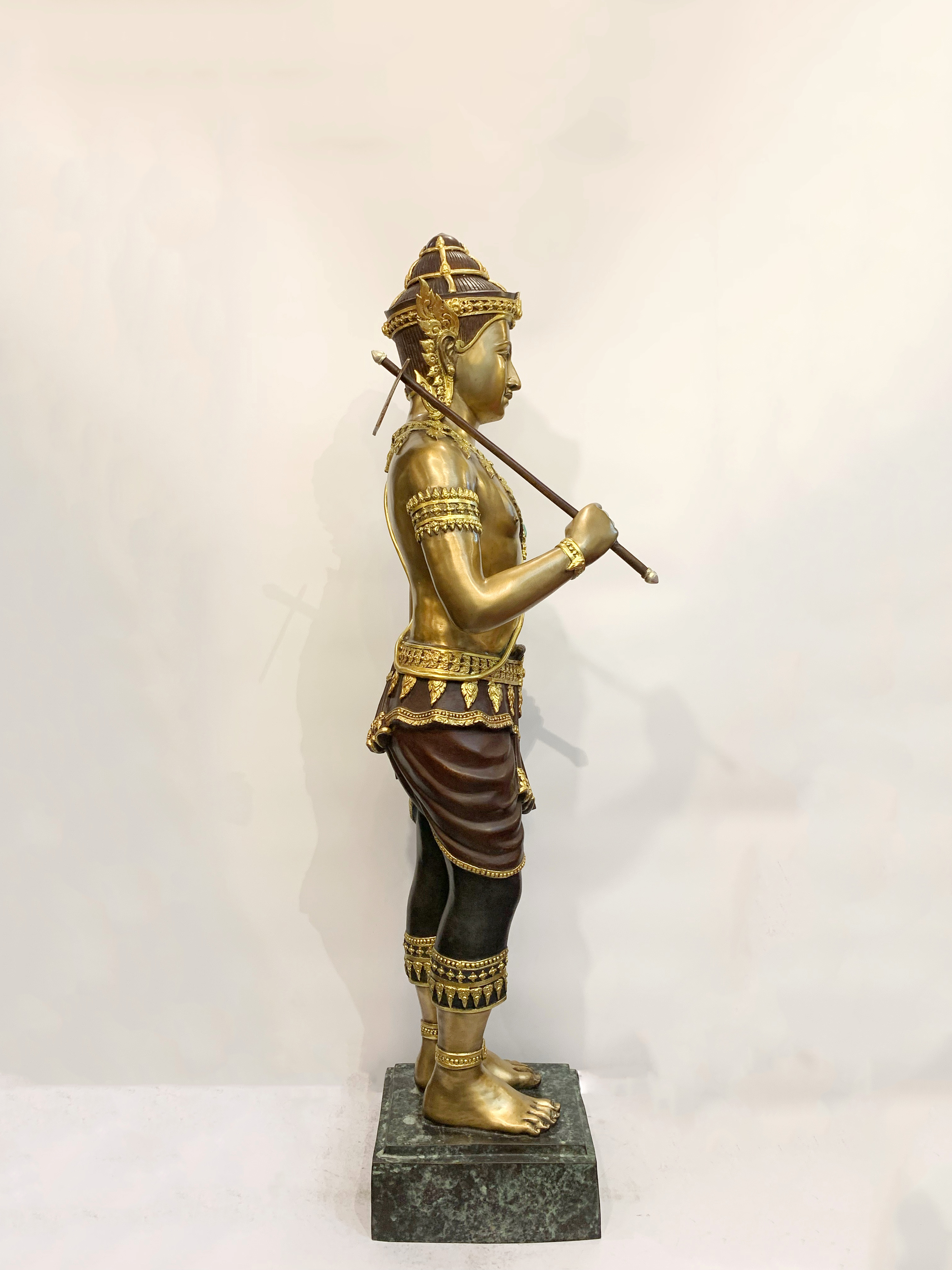 พระวิษณุกรรม หน้าตัก 16 นิ้ว (ถือผึ่งถากไม้)