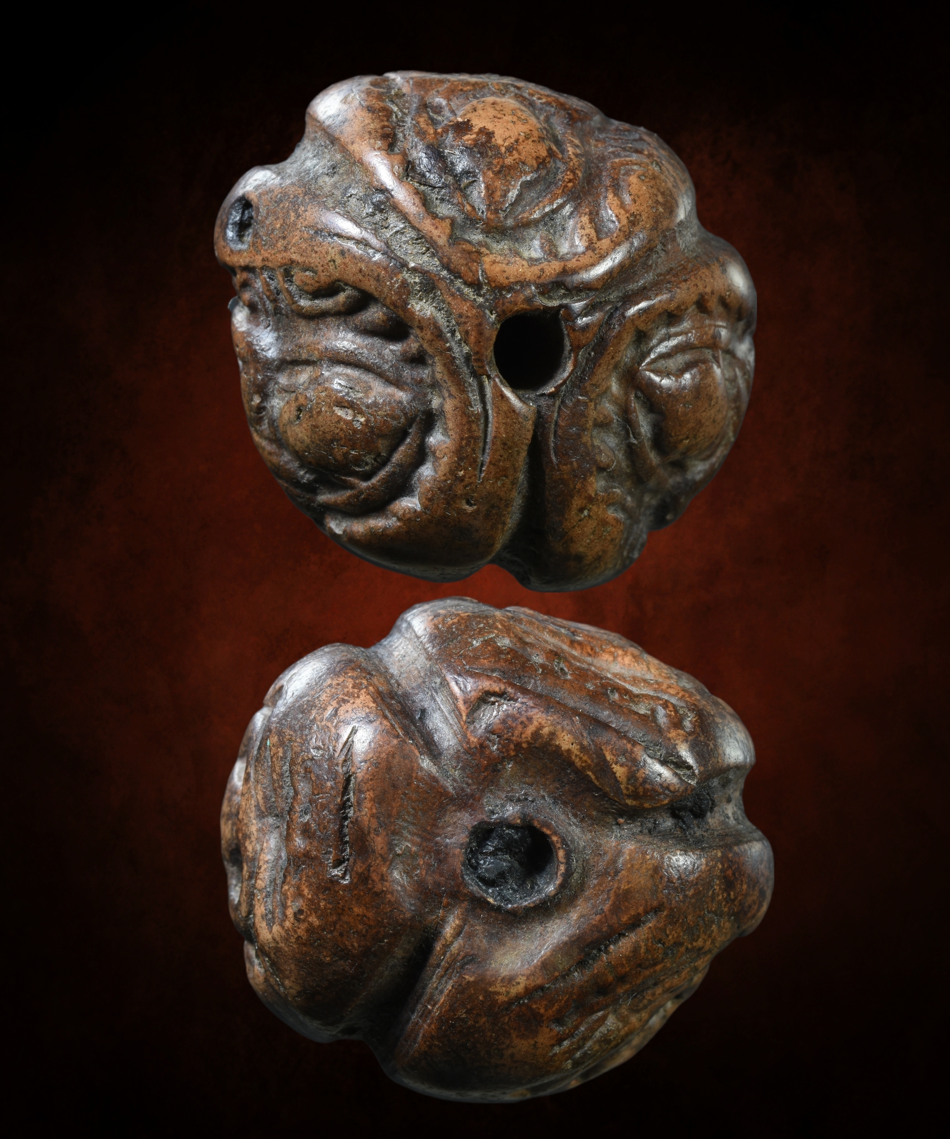 พระซุ้มกอสามหน้า เนื้อดิน