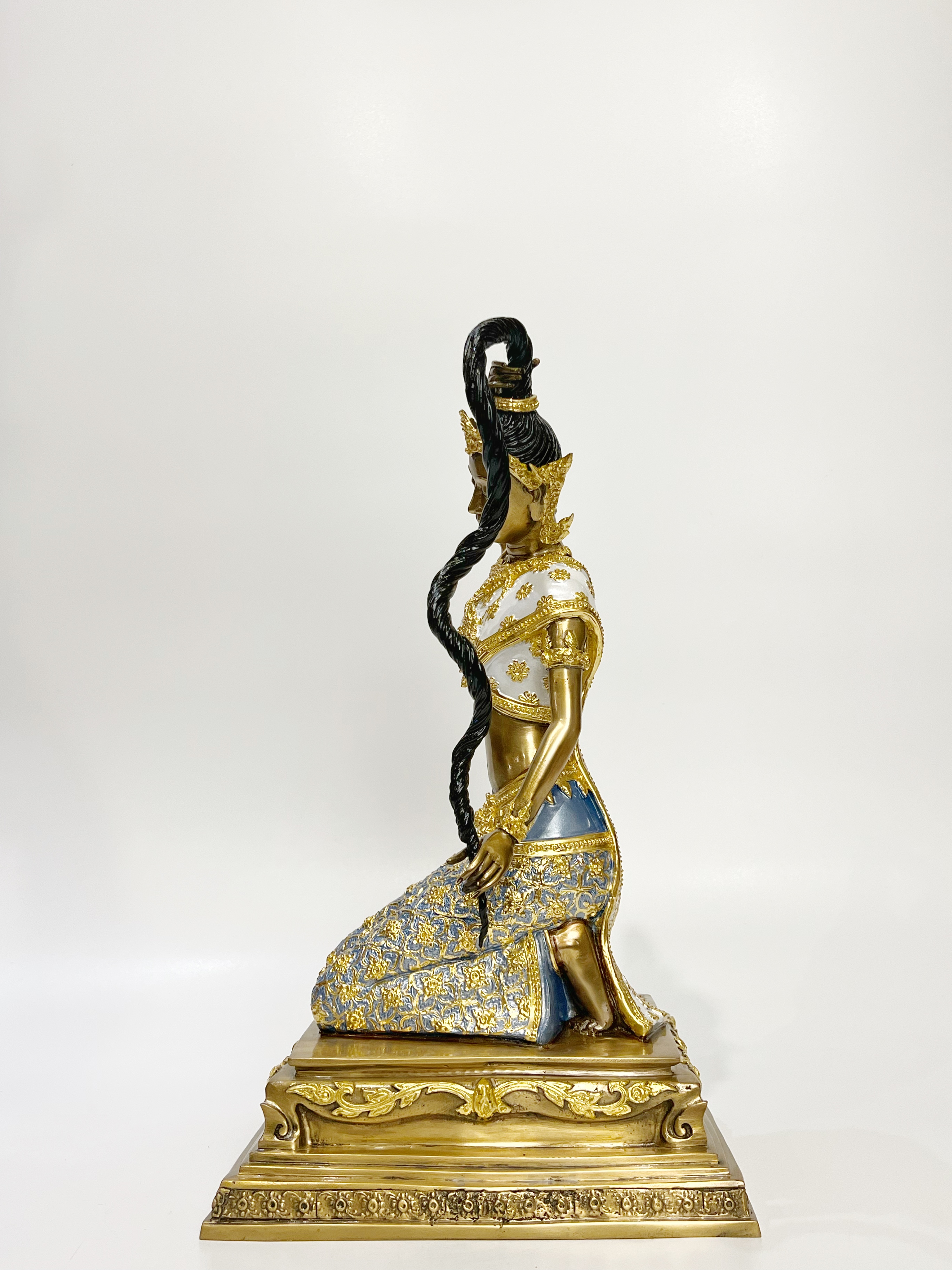 พระแม่ธรณีบีบมวยผม หน้าตัก 9 นิ้ว