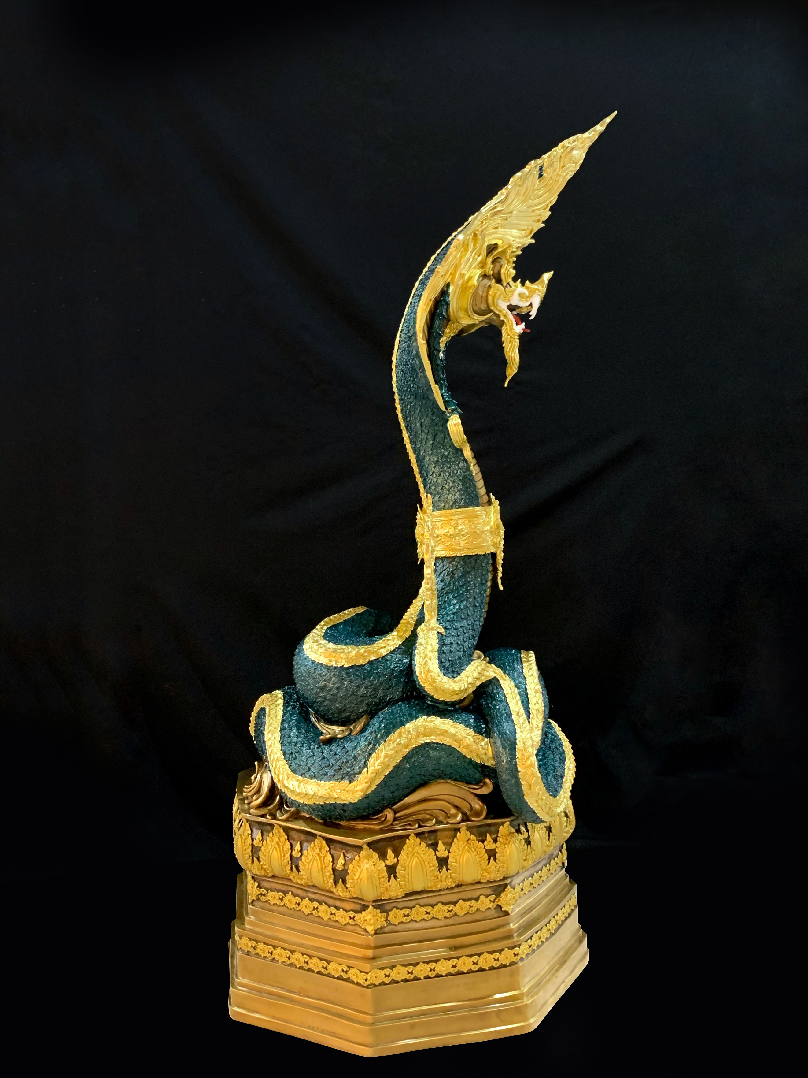 พญานาค สูง 159 cm.