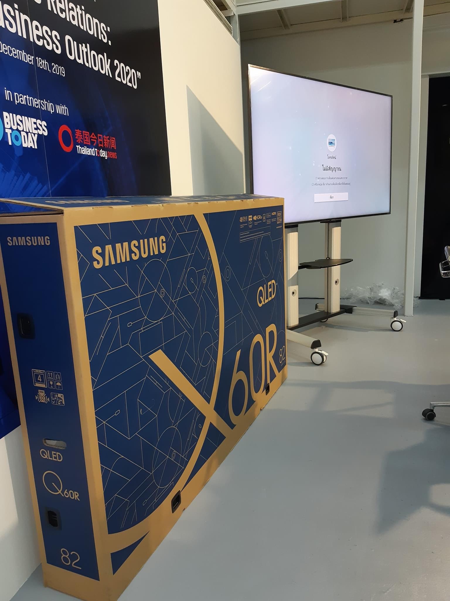 JMTVSTAND MT-F8200 ขาตั้งพื้นทีวีมีล้อเลื่อน(TV Stand) วัสดุ Aluminium อลูมิเนียม แบบล้อเลื่อนปรับสูง/ต่ำได้ 55"-98" นิ้ว{รับประกันสินค้า 3 ปี}0964746498