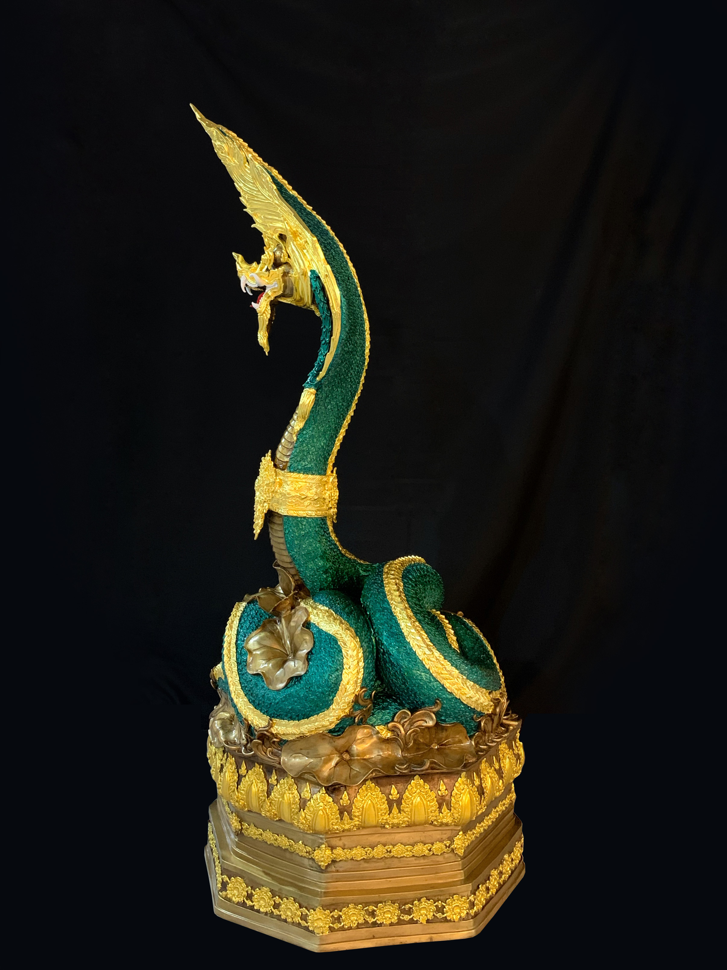 พญานาค สูง 149 cm.