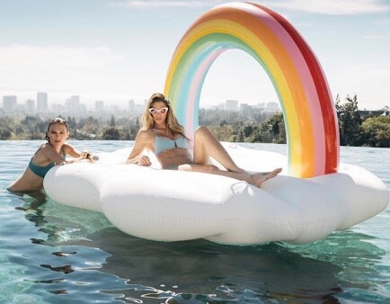 แพยางก้อนเมฆสายรุ้งขนาดใหญ่ Cloud Rainbow Inflatable