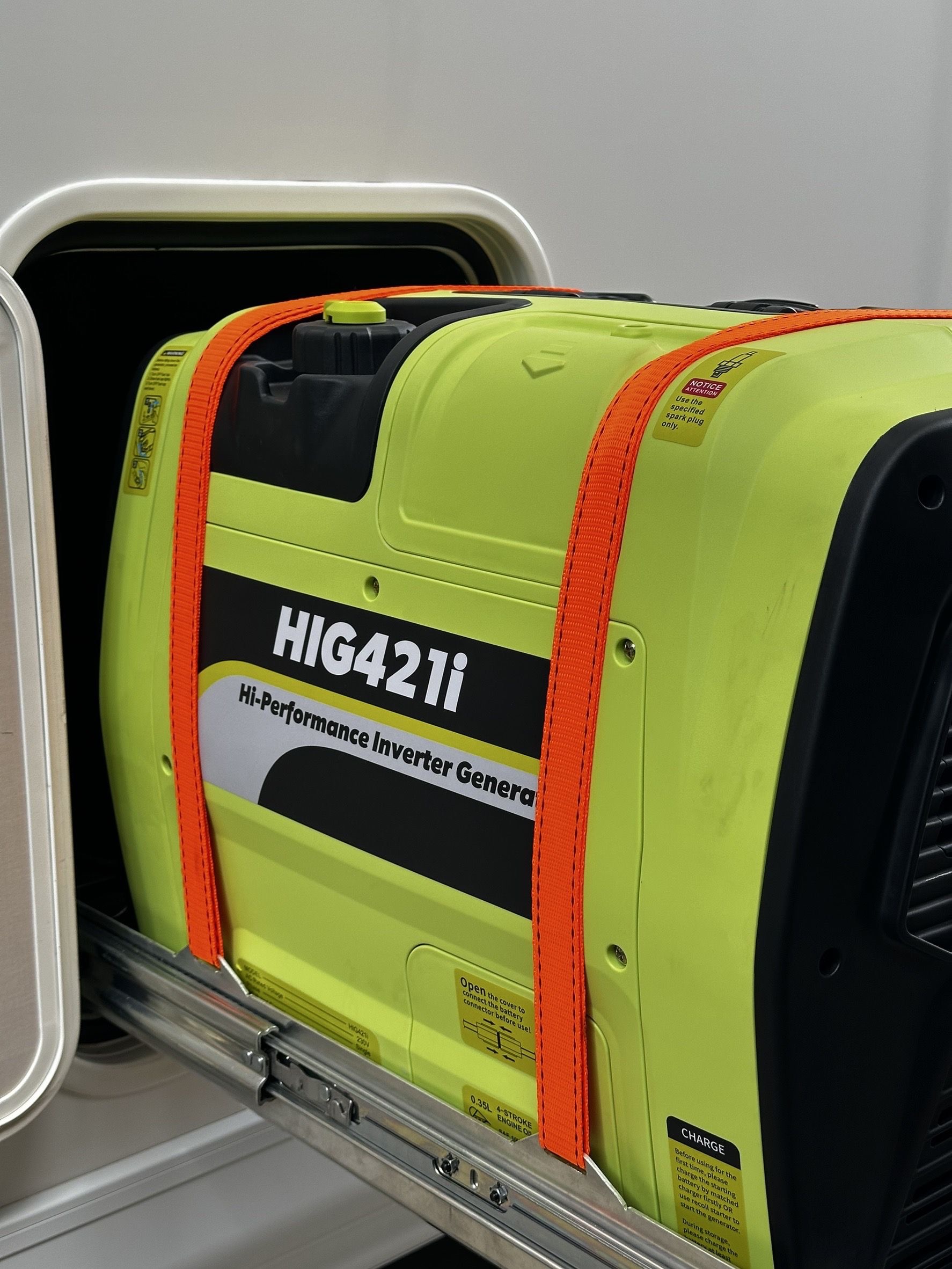 เครื่องปั่นไฟเบนซินพกพา Oasis HIG421i Hi-Performance Inverter Generator