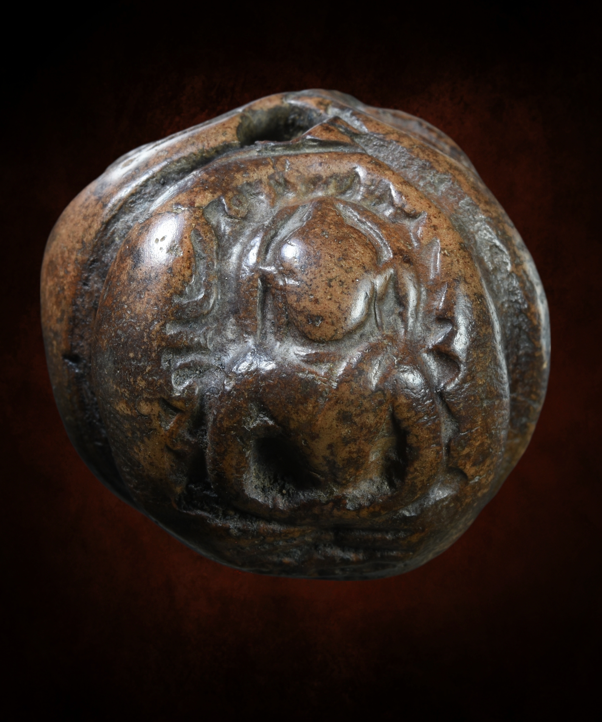 พระซุ้มกอสามหน้า เนื้อดิน