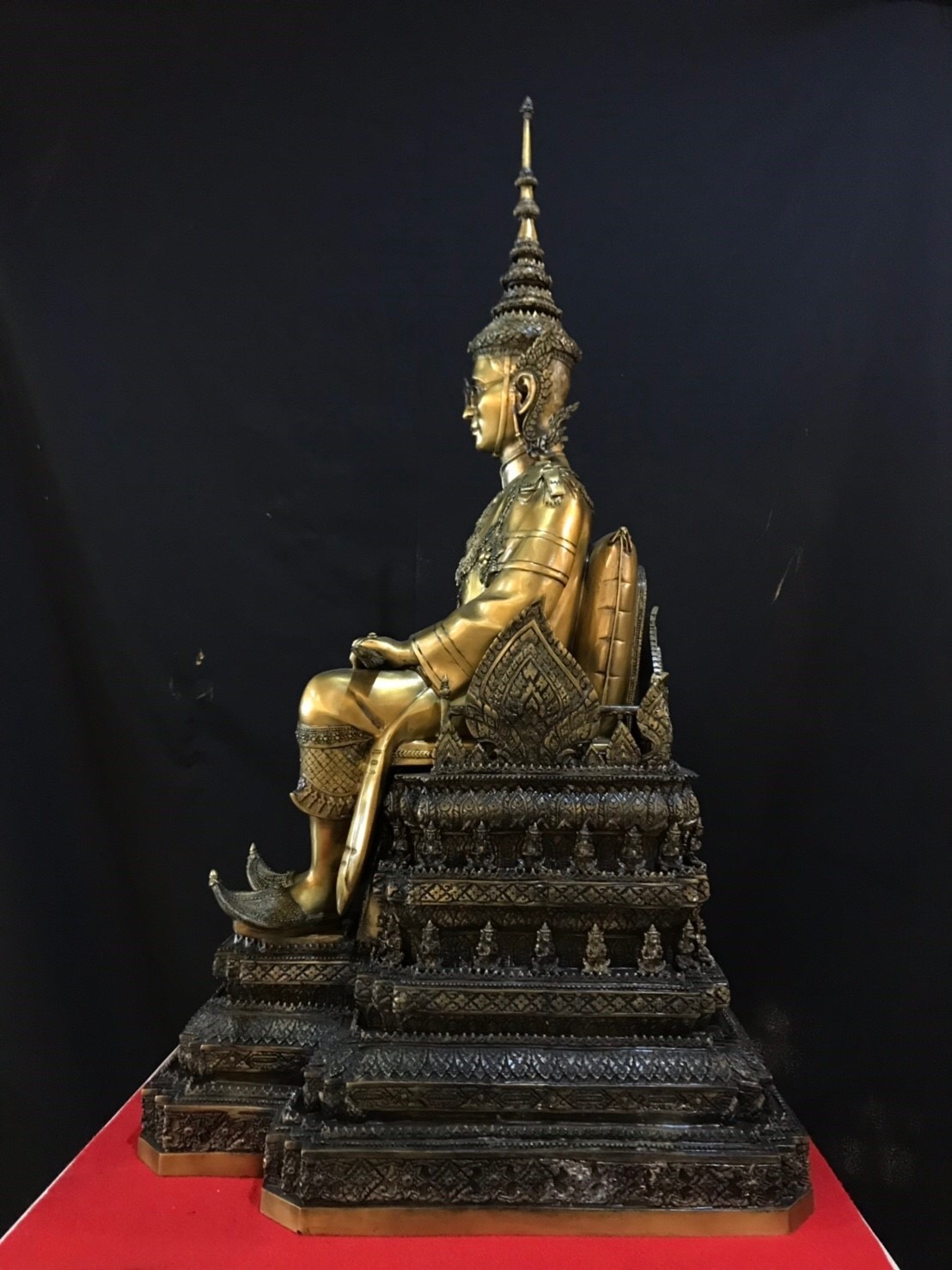 รัชกาลที่ 9 นั่งบัลลังก์ หน้าตัก 16 นิ้ว