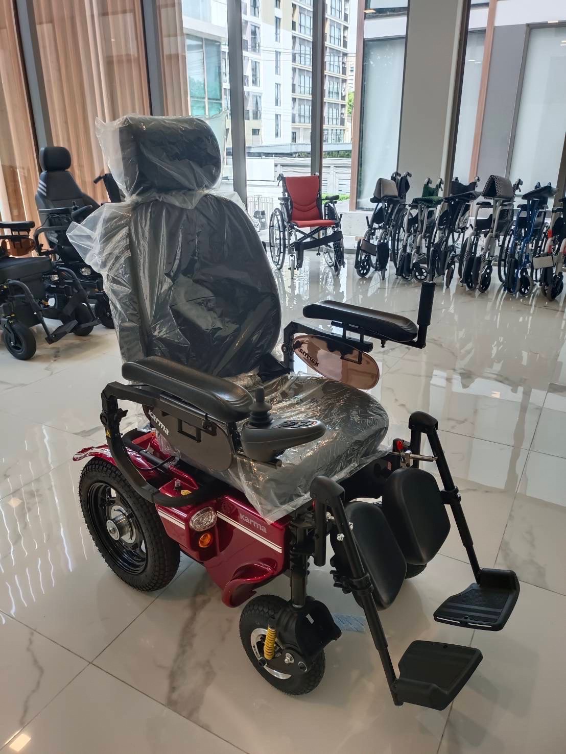 รถเข็นไฟฟ้าคาร์ม่า รุ่น Saber KP45.5 (Power WheelChair KARMA Saber KP45.5) สามารถปรับเอนนอนได้ รับประกันศูนย์ 5 ปี (รุ่น TOP)